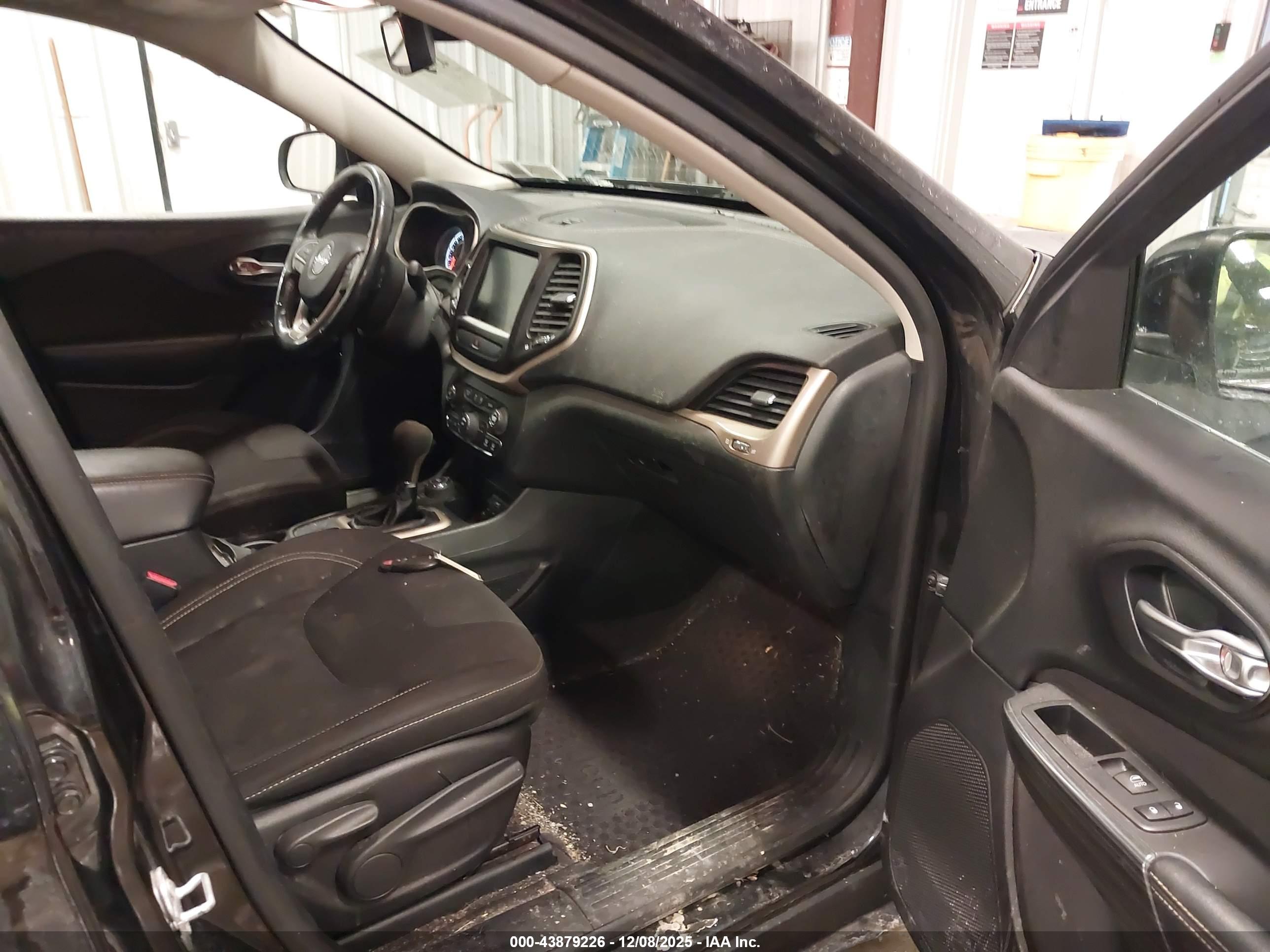 JEEP CHEROKEE image 5