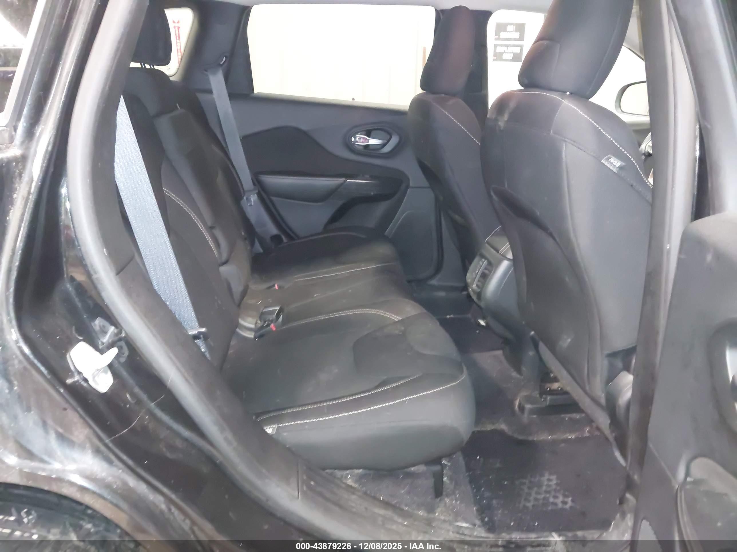 JEEP CHEROKEE image 8