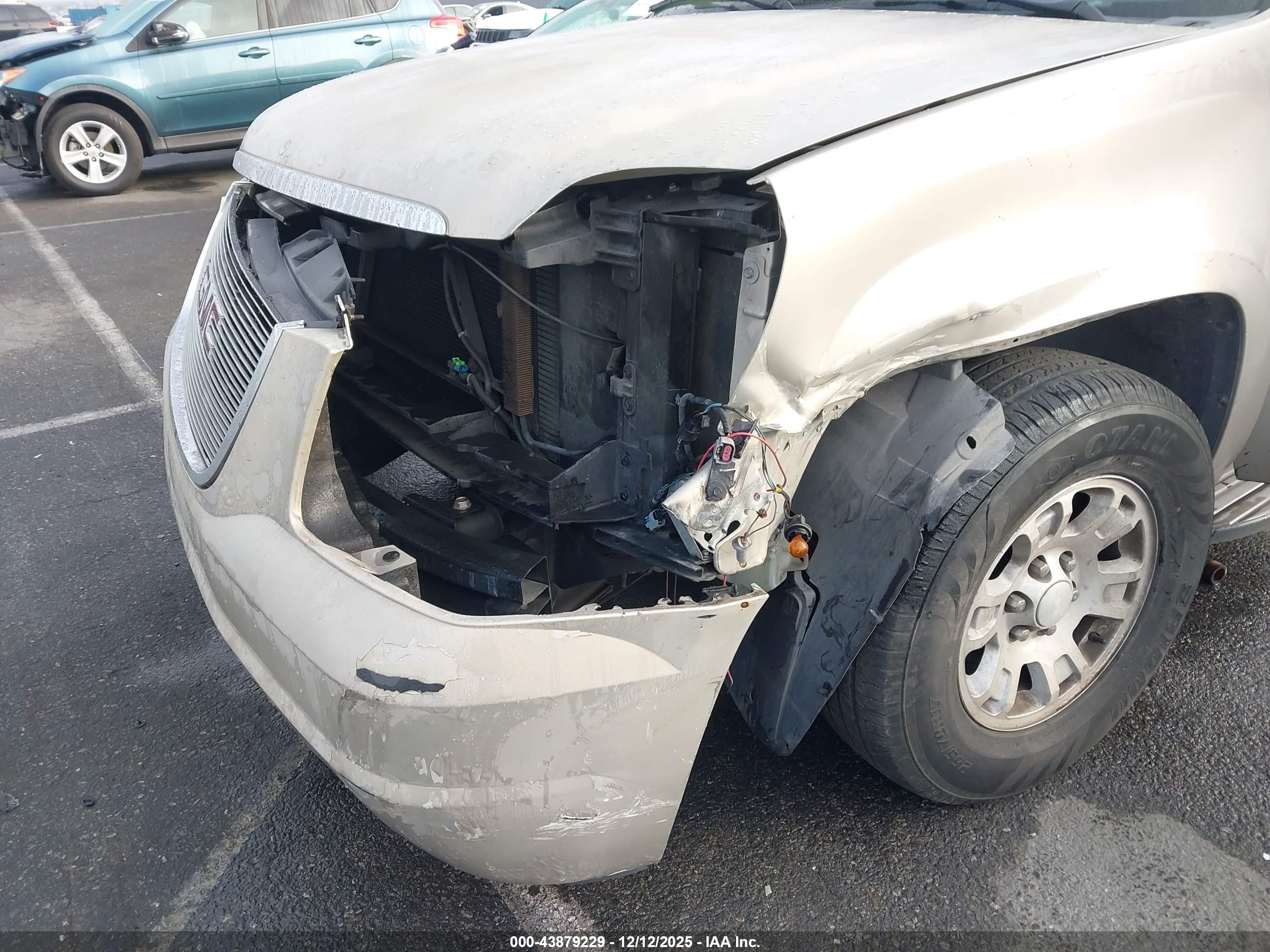 GMC YUKON image 6