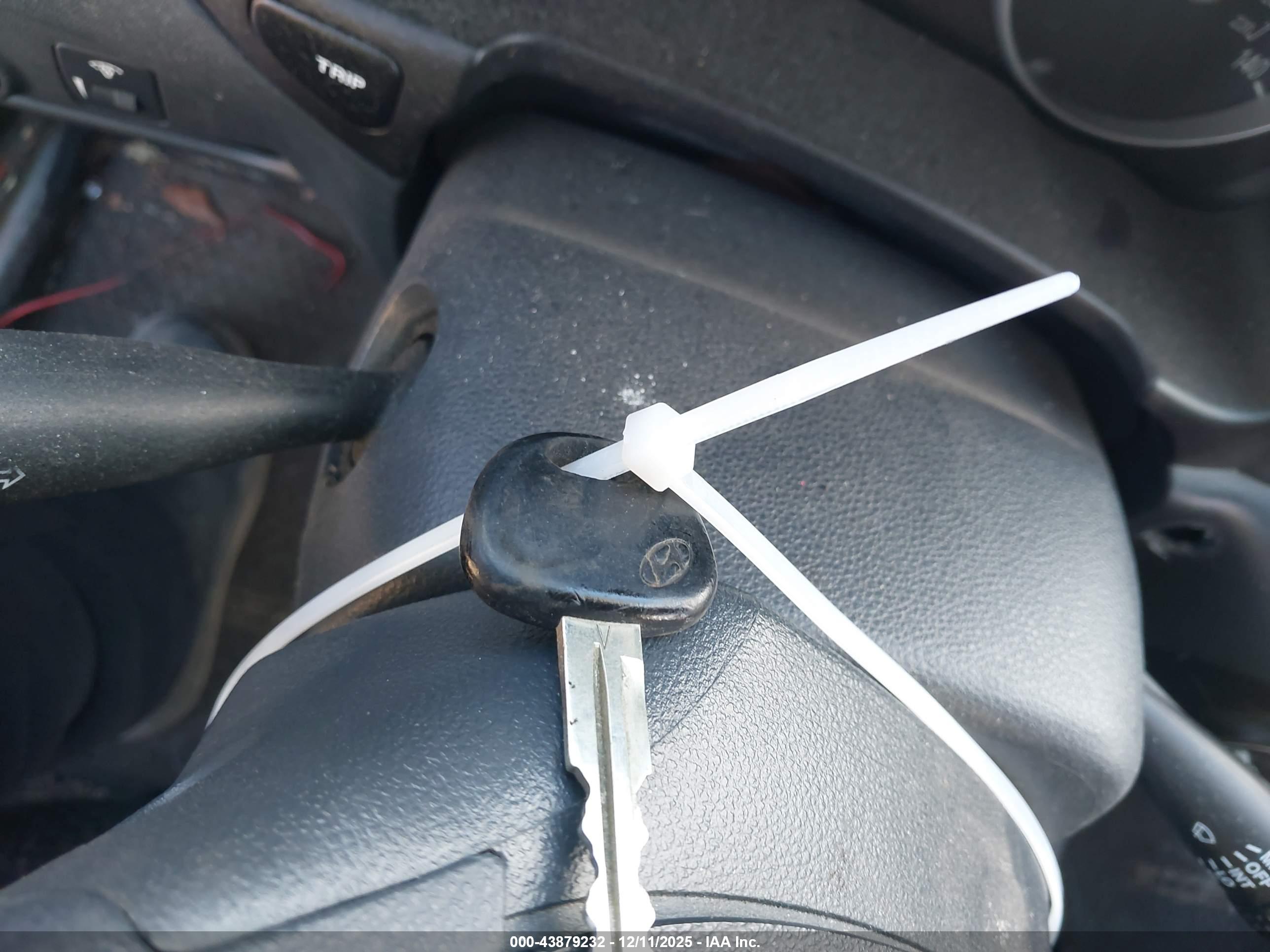 HYUNDAI ACCENT image 11