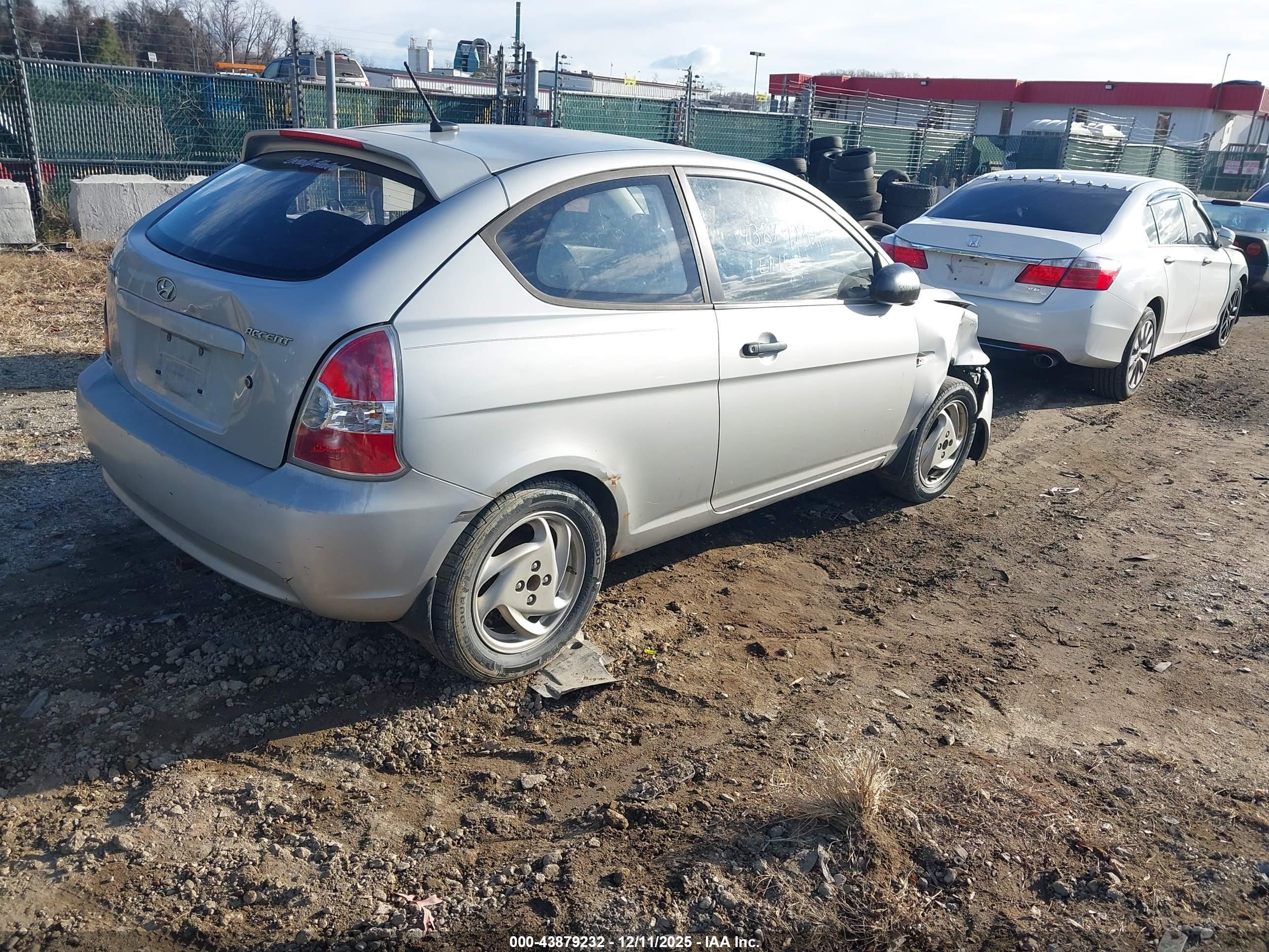HYUNDAI ACCENT image 4