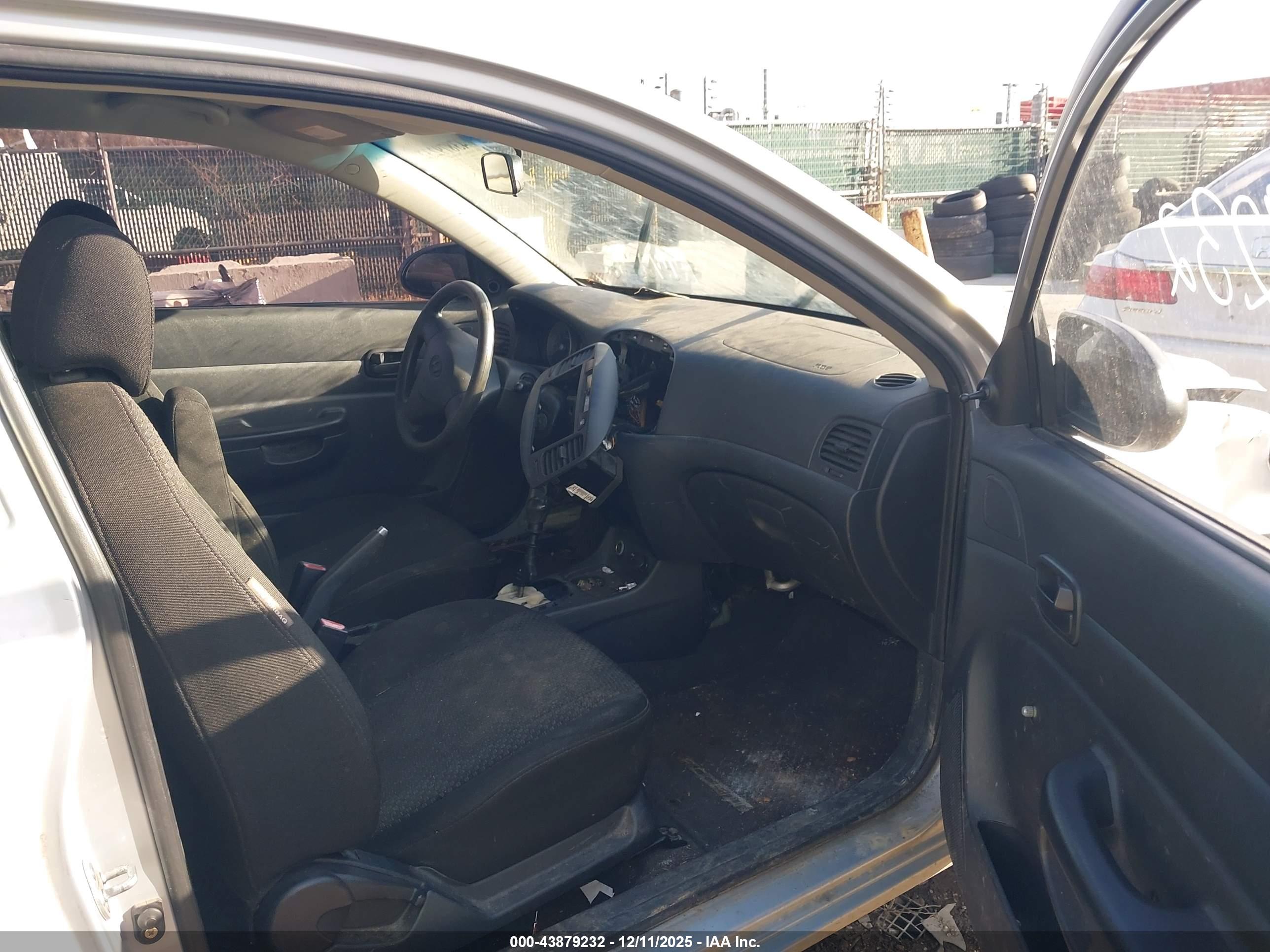 HYUNDAI ACCENT image 5