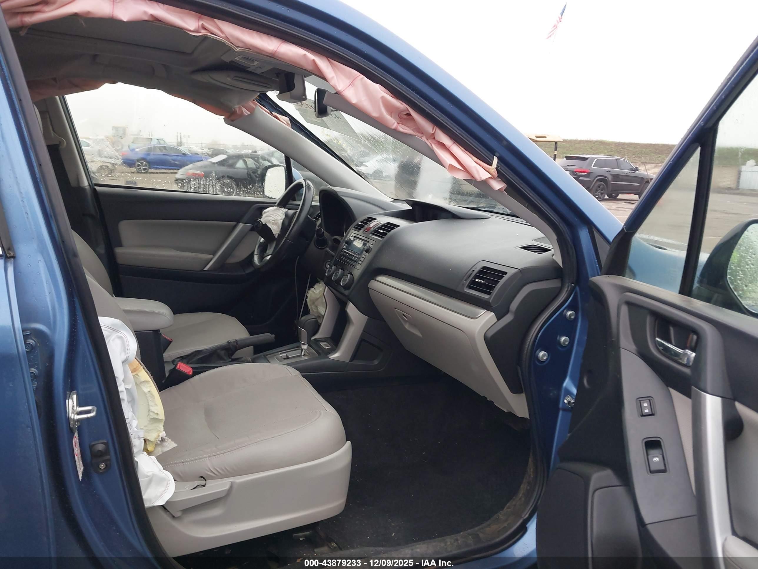 SUBARU FORESTER image 5