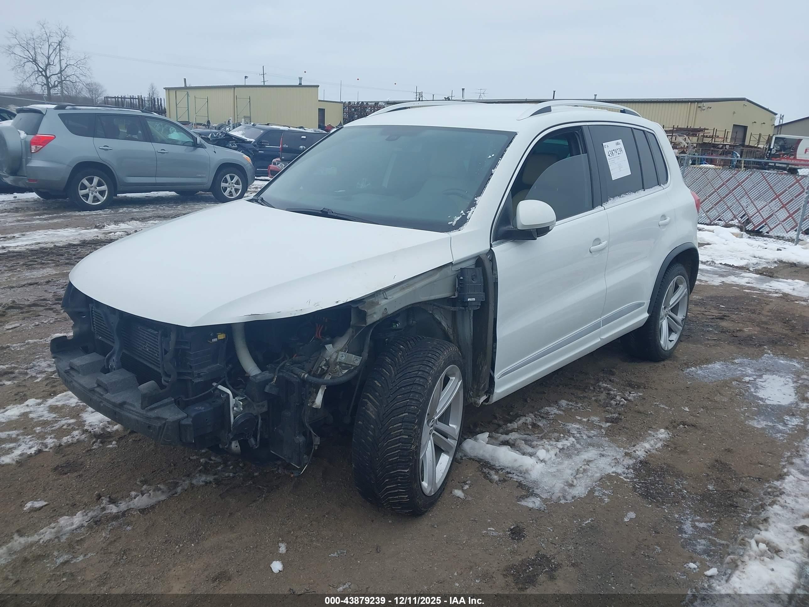 VOLKSWAGEN TIGUAN image 2