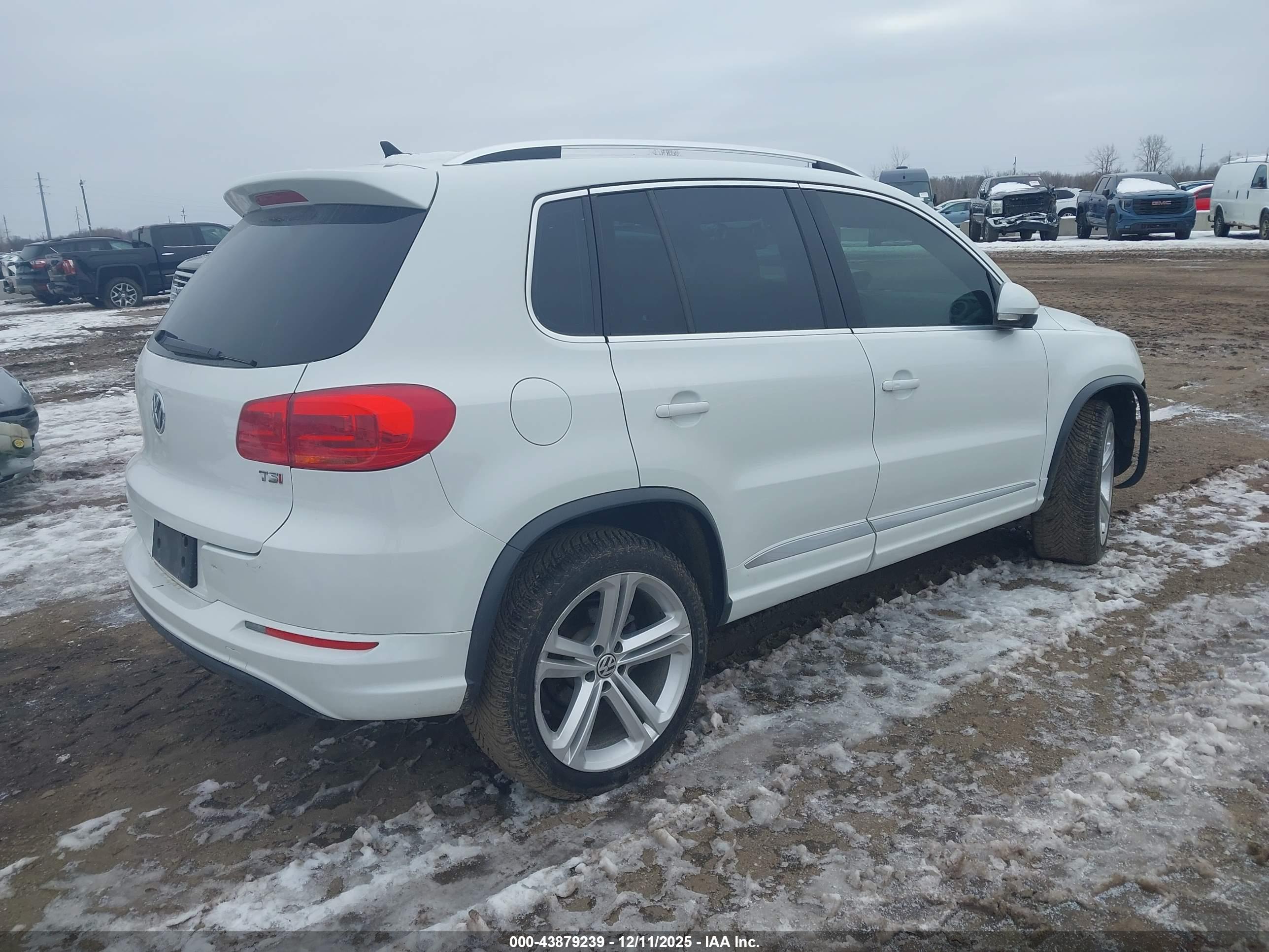 VOLKSWAGEN TIGUAN image 4
