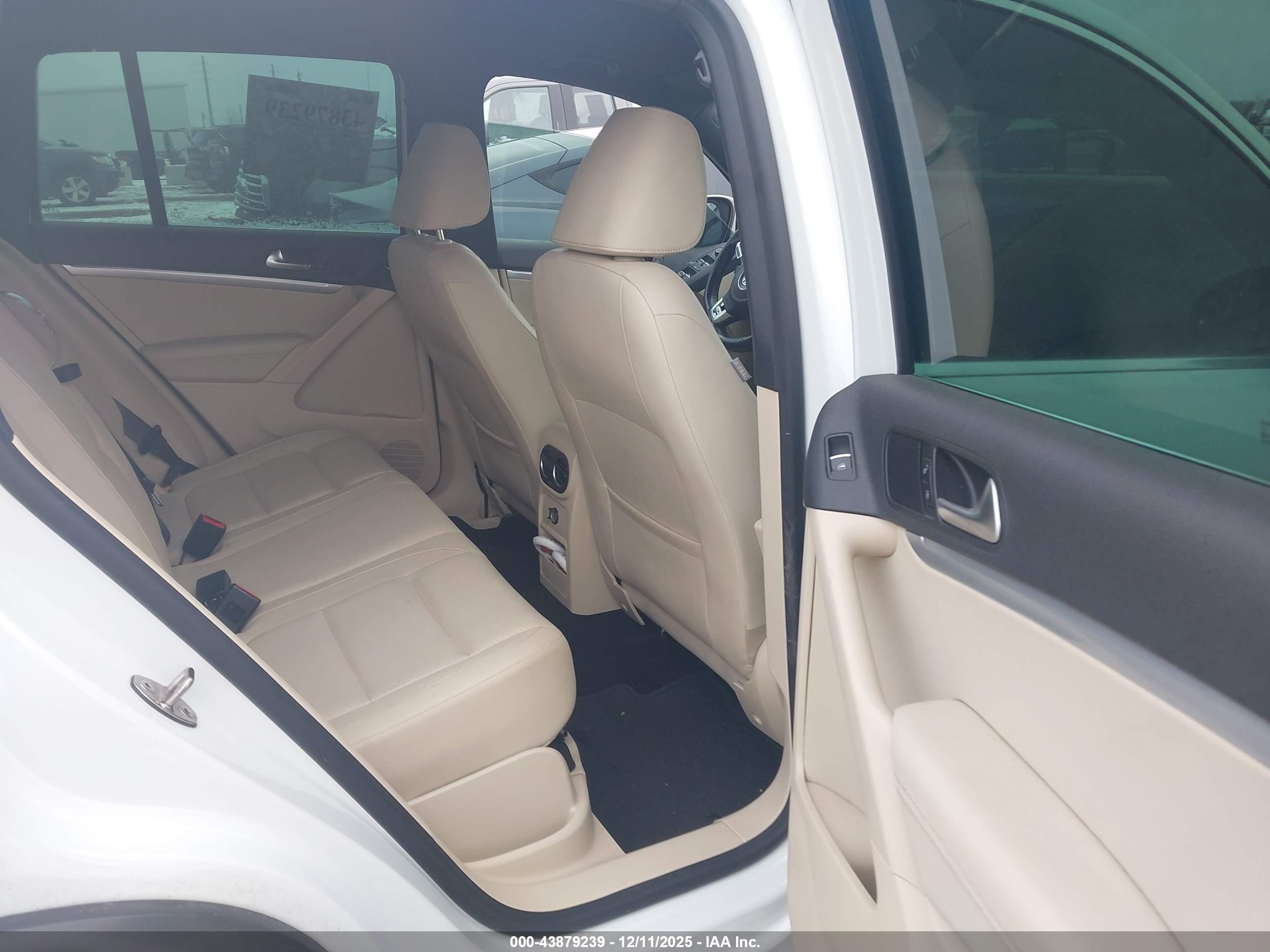 VOLKSWAGEN TIGUAN image 8