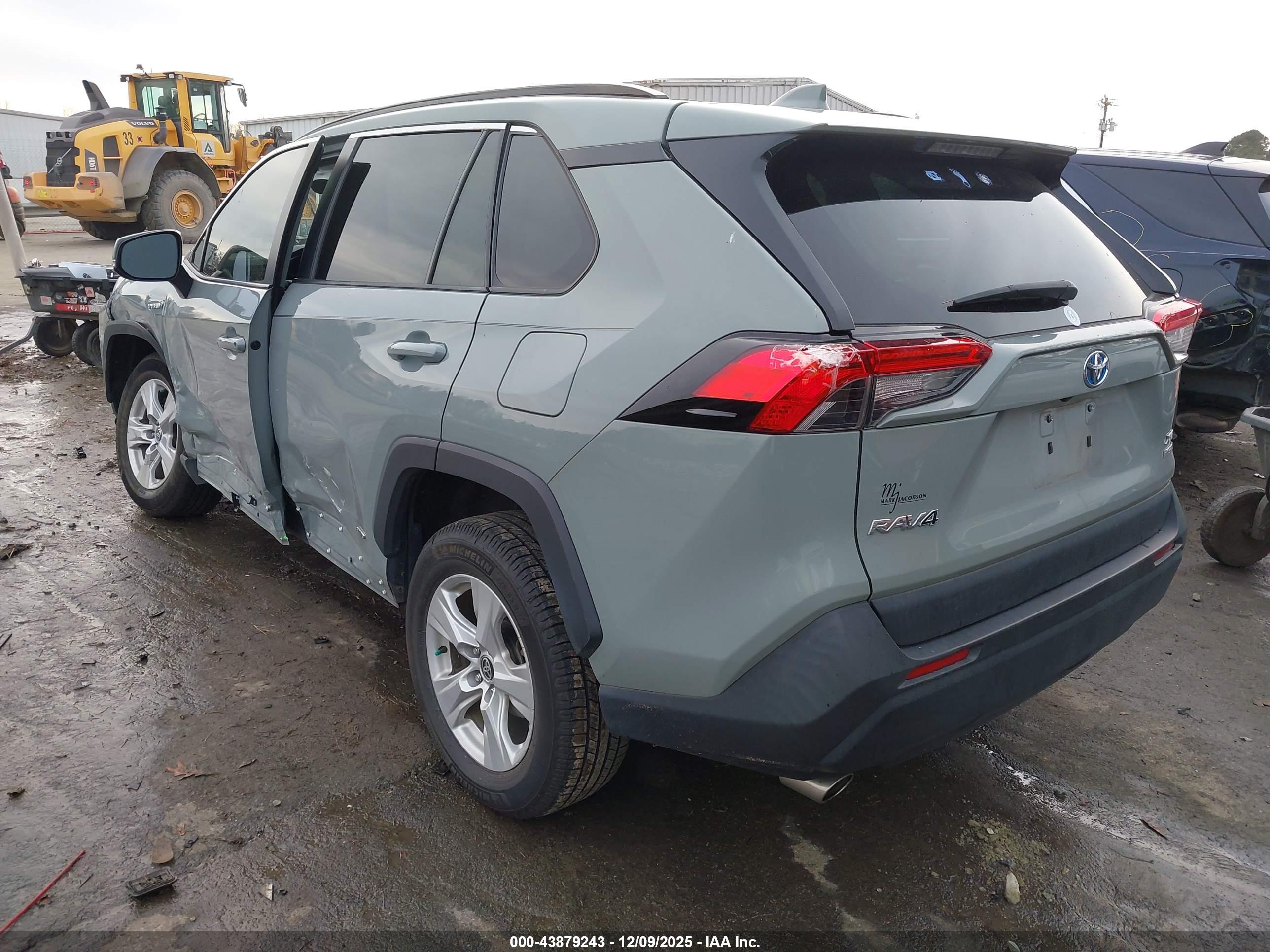 TOYOTA RAV4 image 3