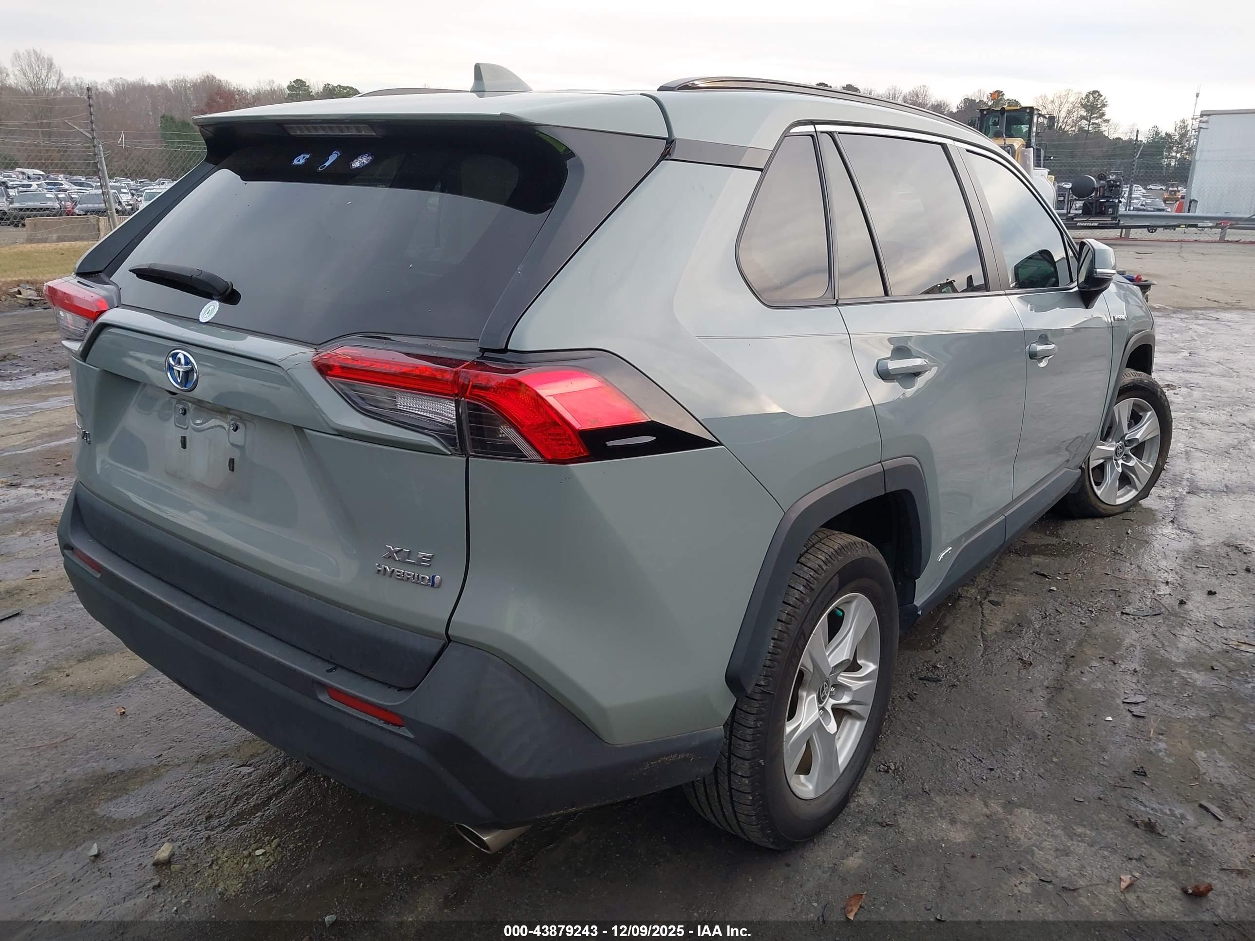 TOYOTA RAV4 image 4