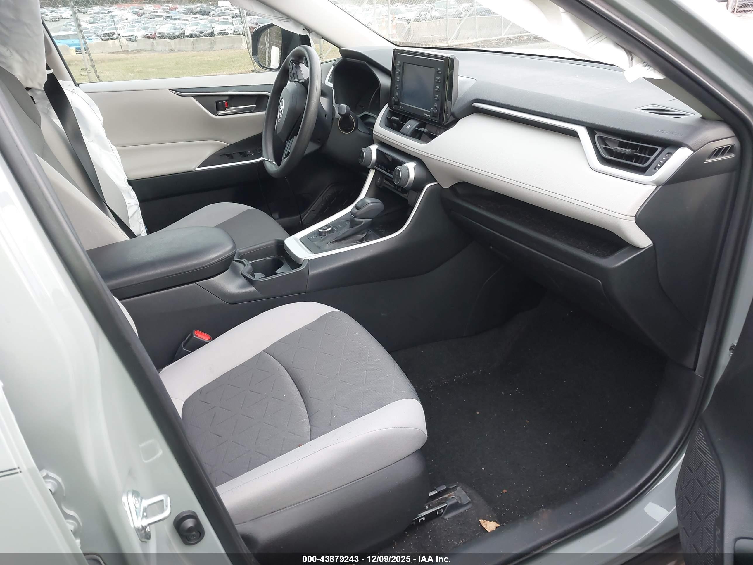 TOYOTA RAV4 image 5
