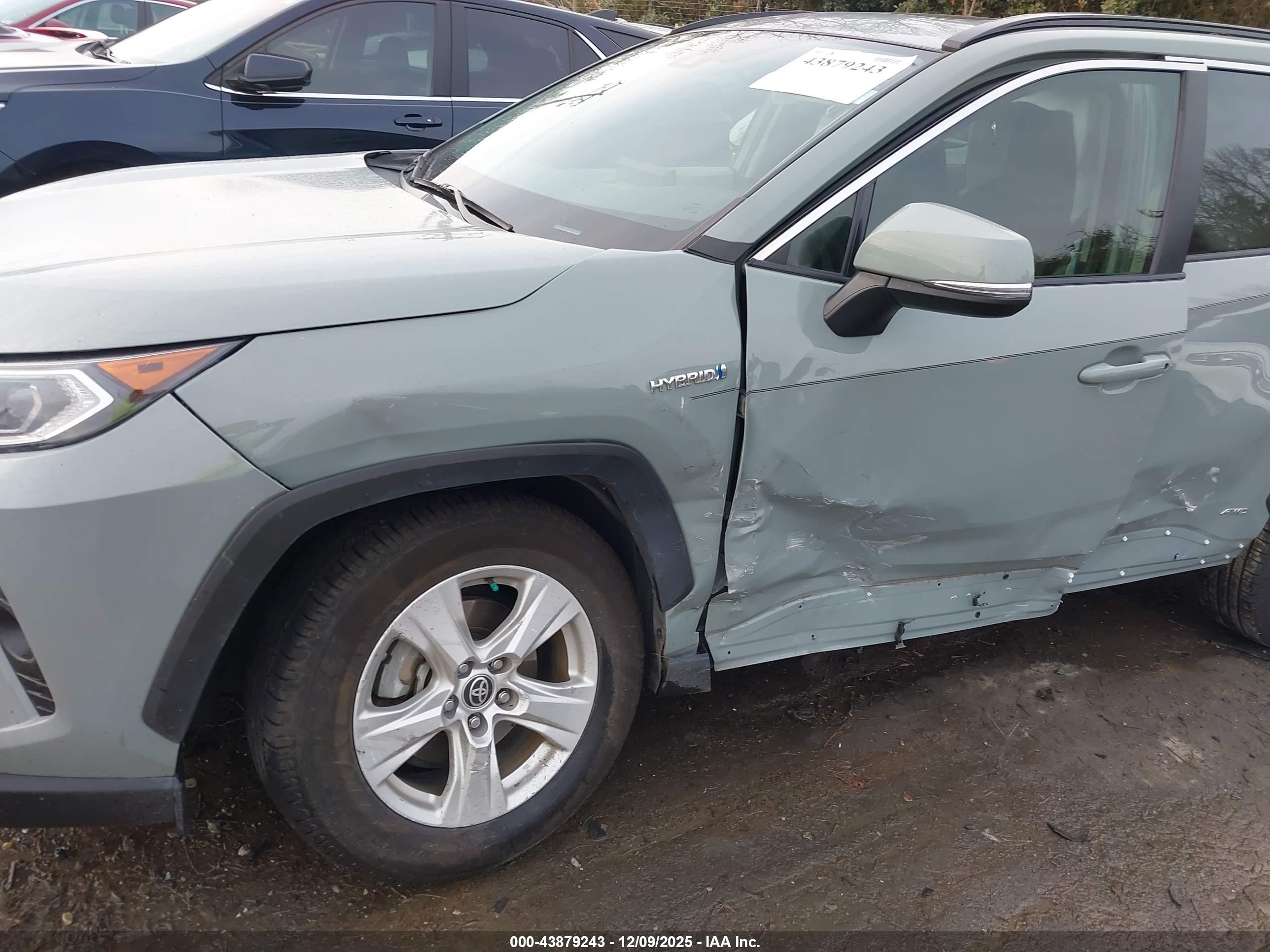 TOYOTA RAV4 image 6