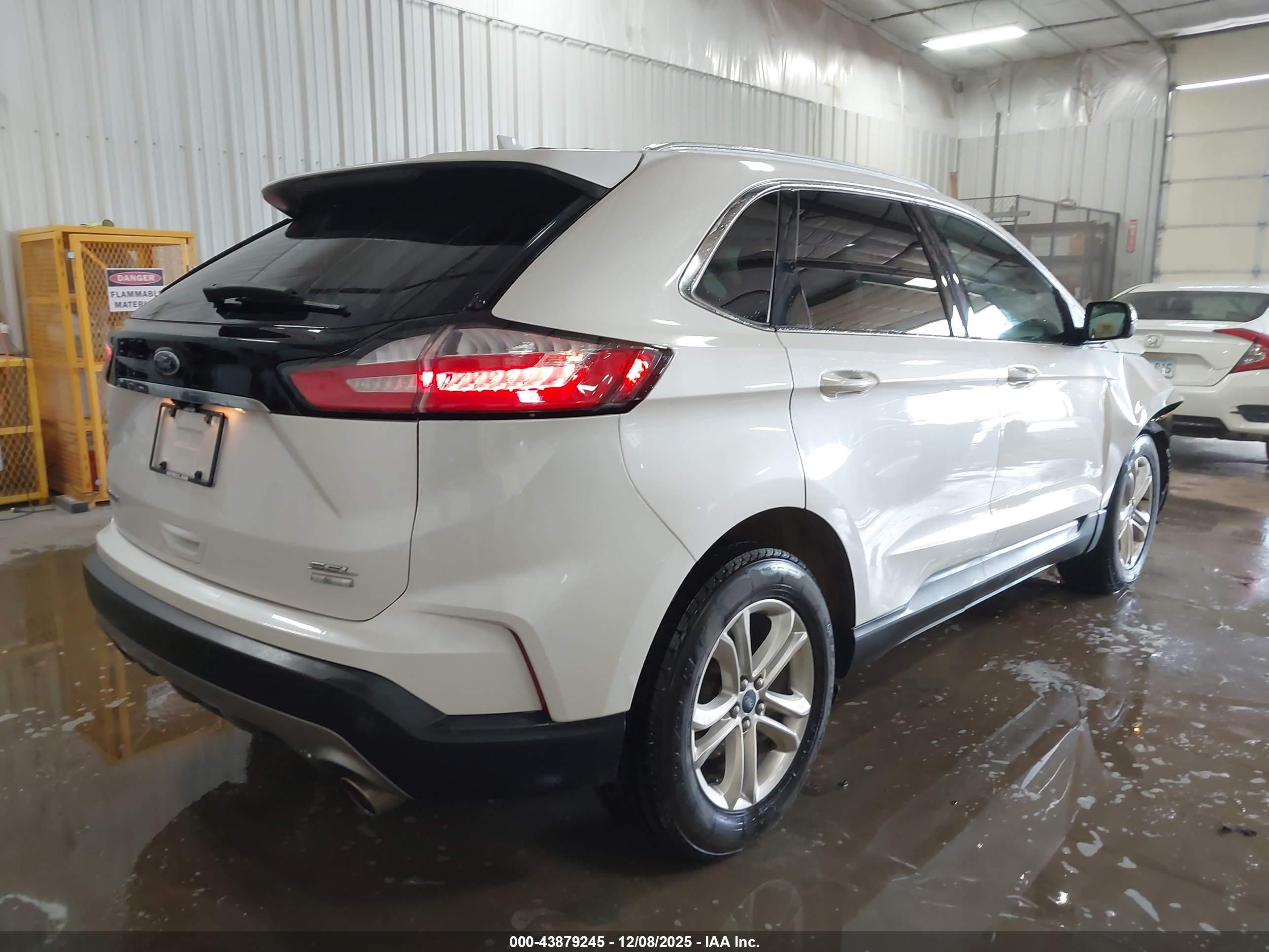 FORD EDGE image 4
