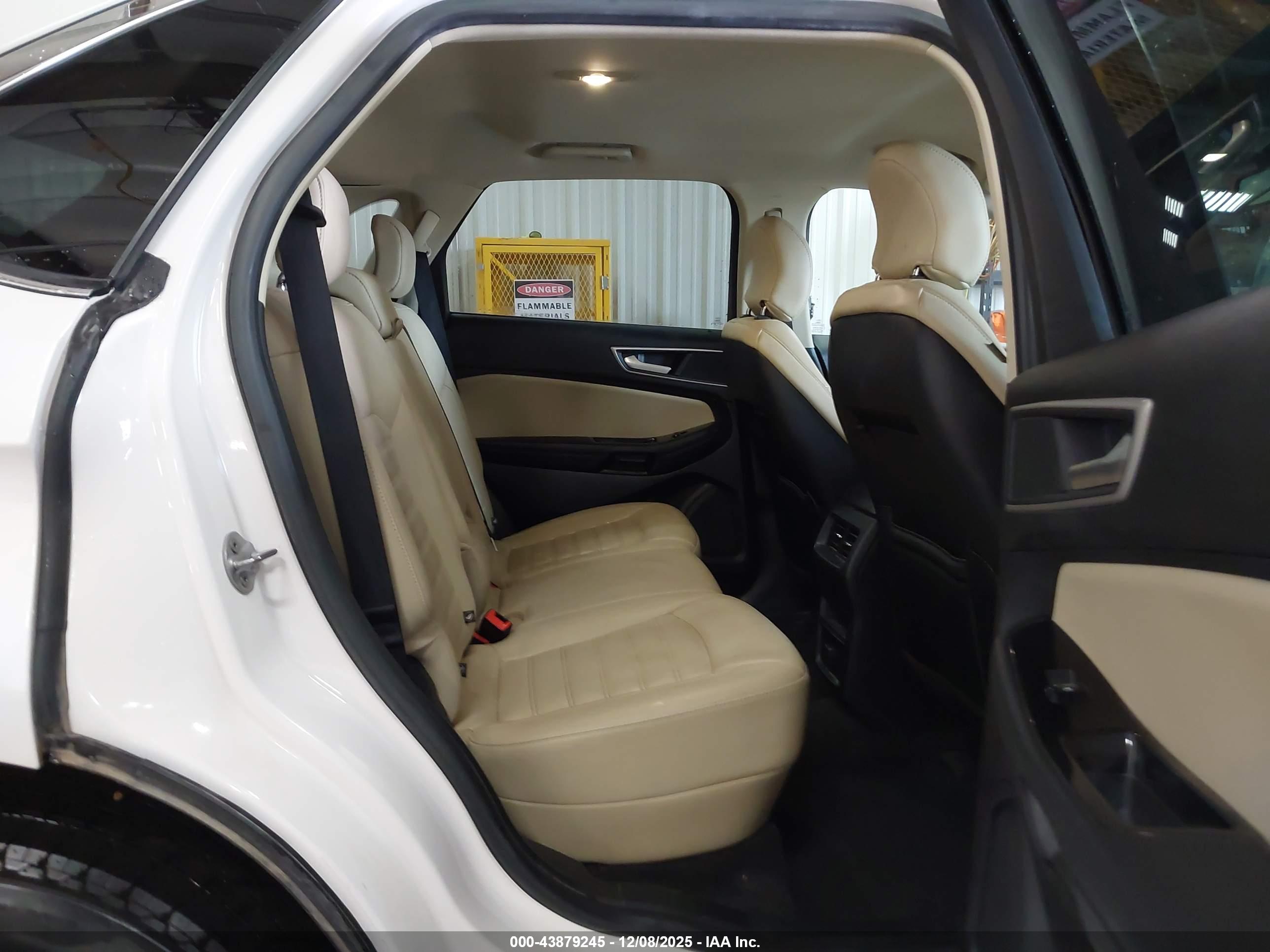 FORD EDGE image 8