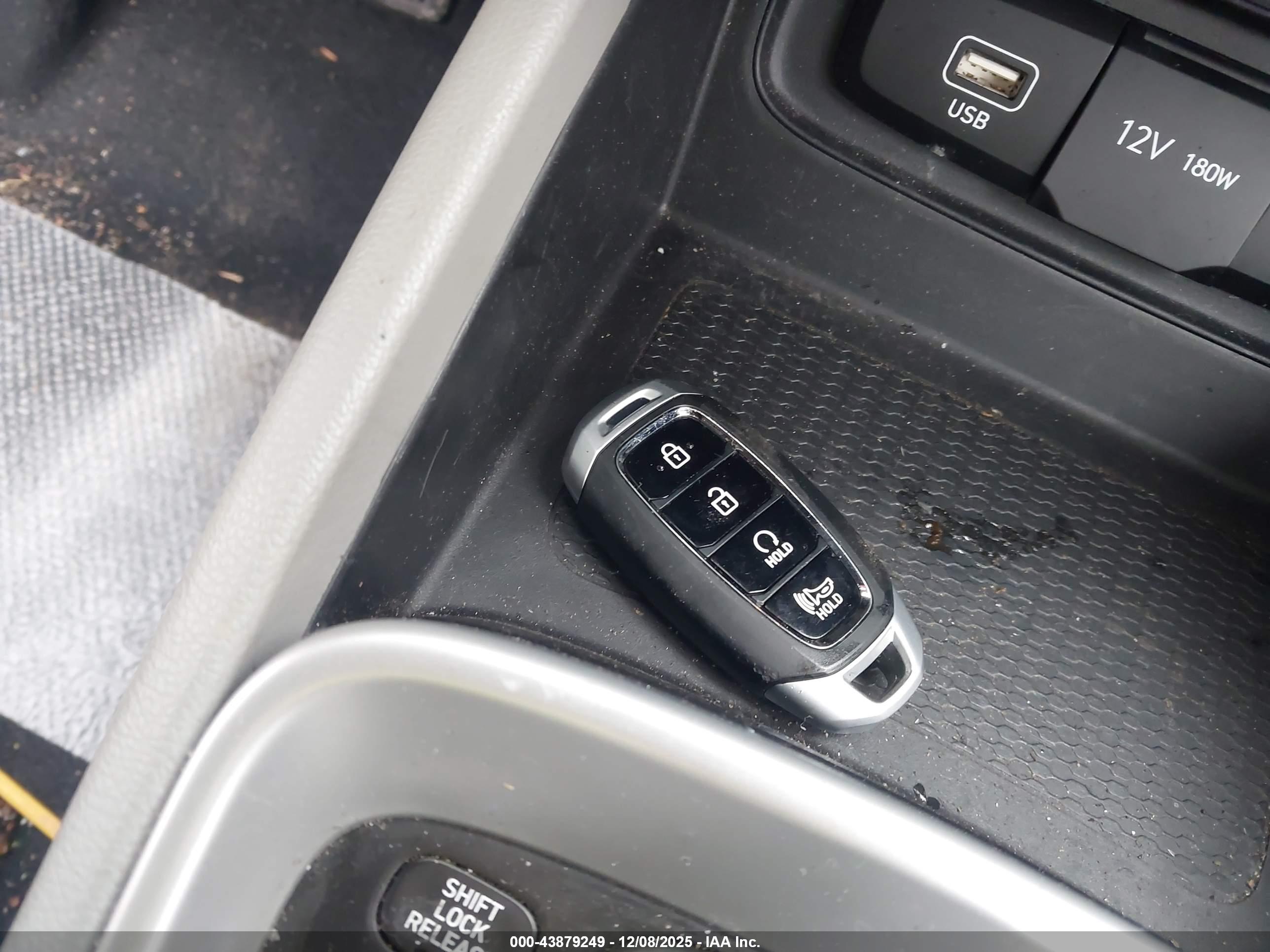 HYUNDAI VENUE image 11