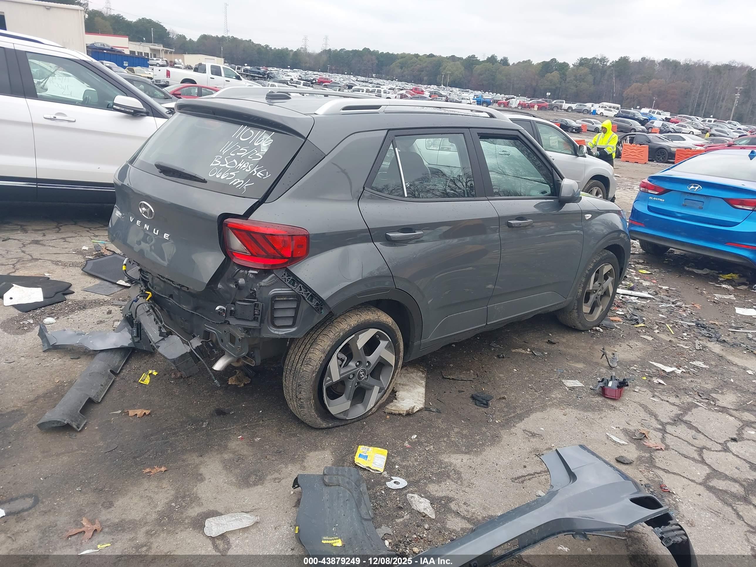 HYUNDAI VENUE image 4