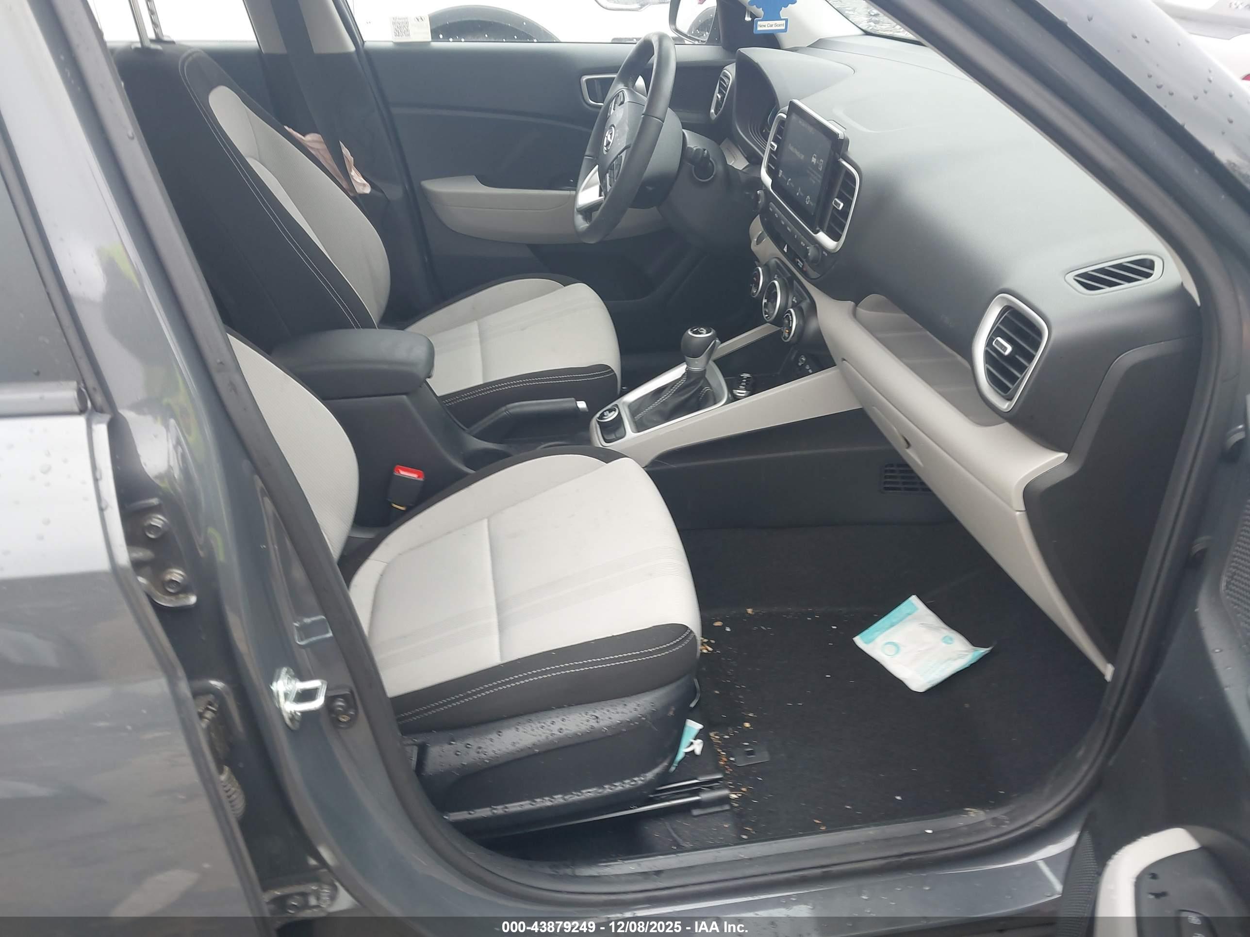HYUNDAI VENUE image 5