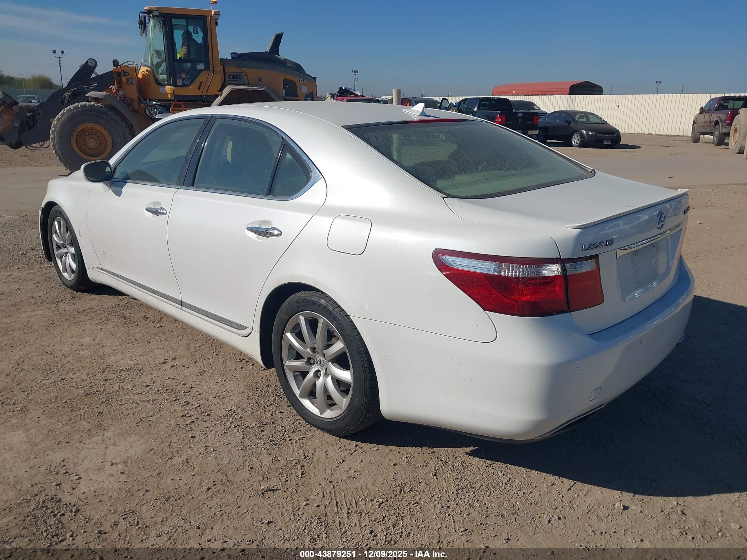 LEXUS LS image 3