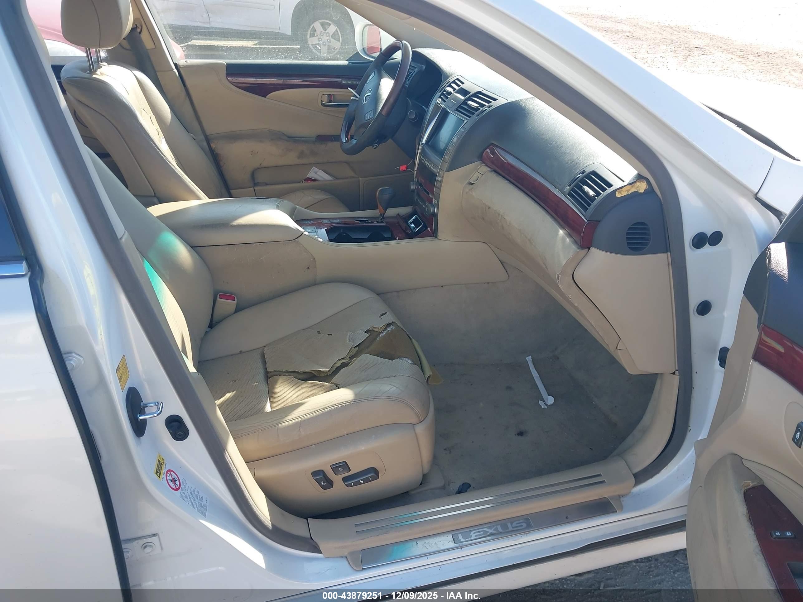 LEXUS LS image 5
