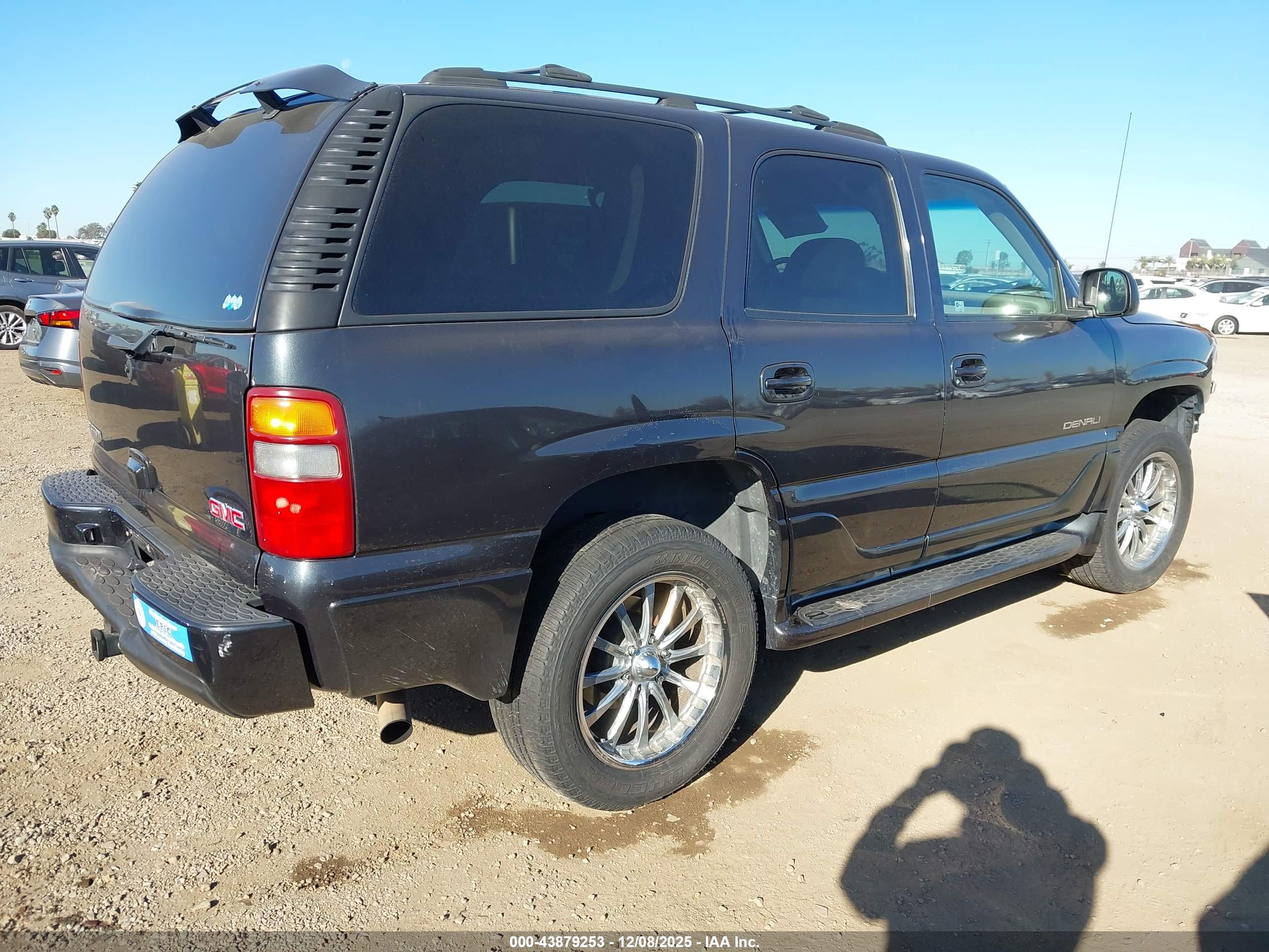 GMC YUKON image 4