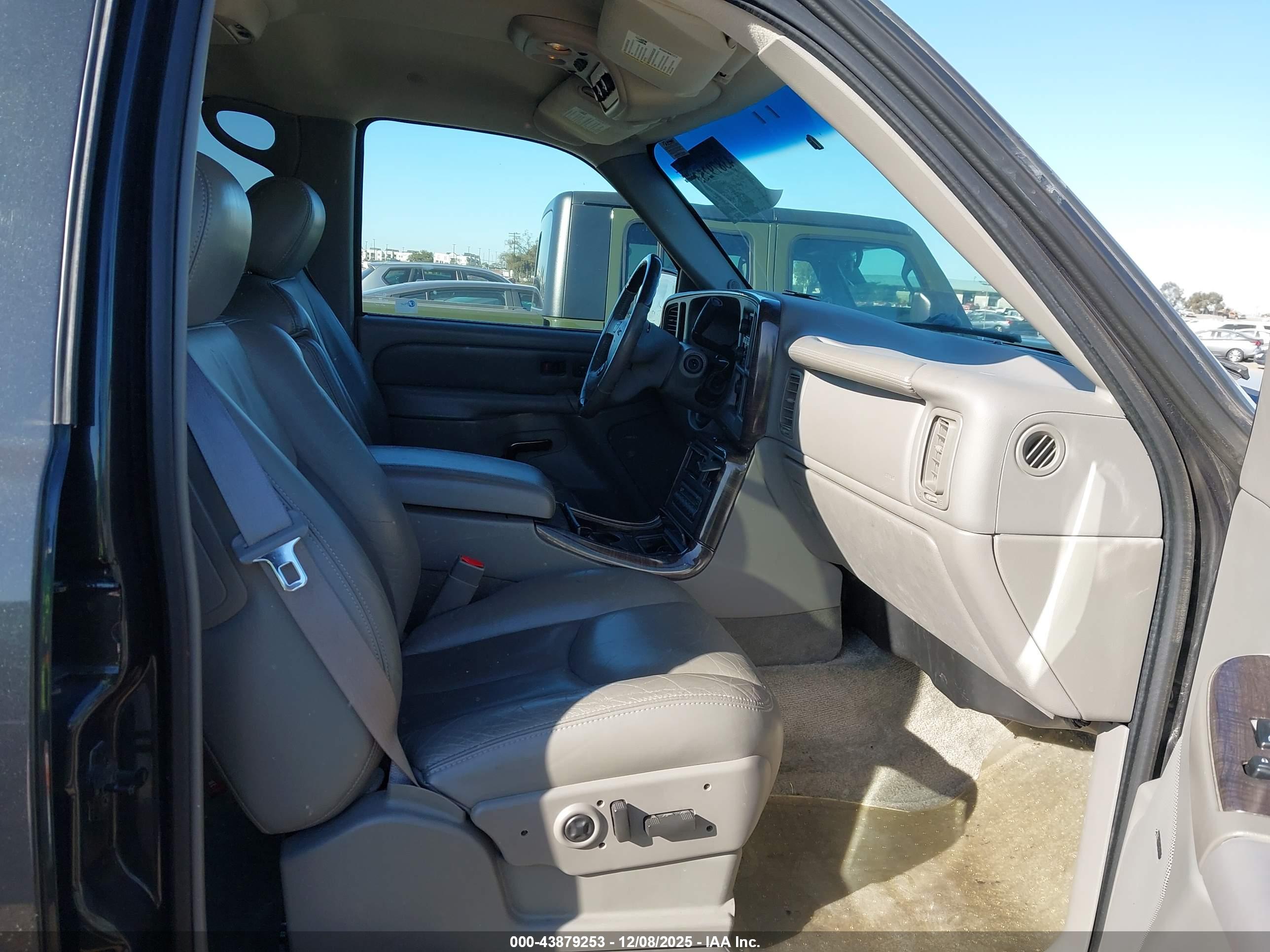 GMC YUKON image 5