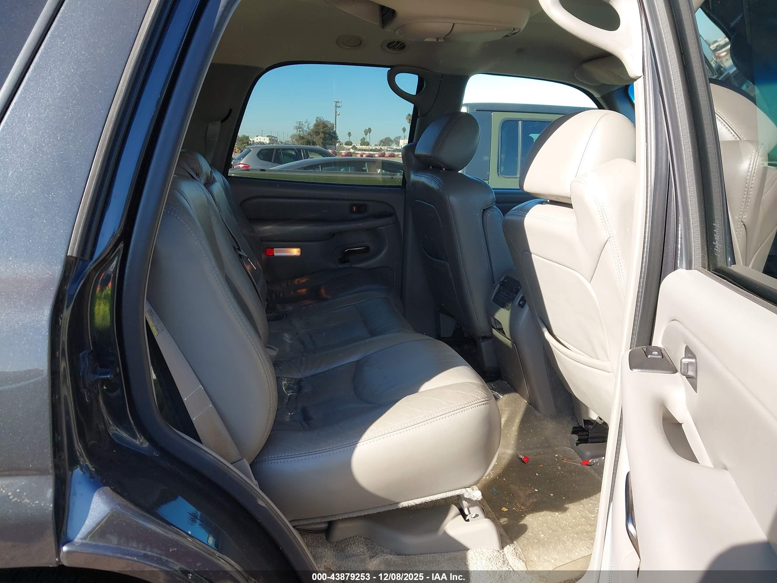 GMC YUKON image 8