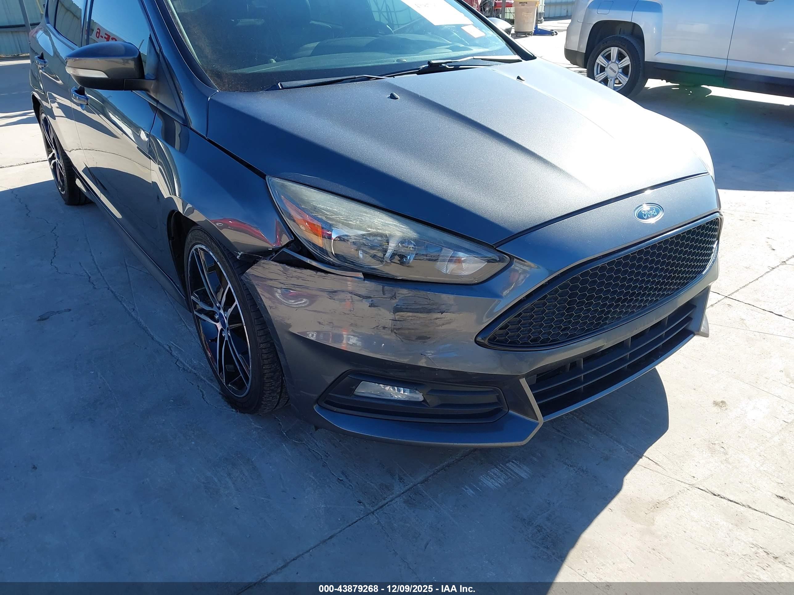 FORD FOCUS image 6
