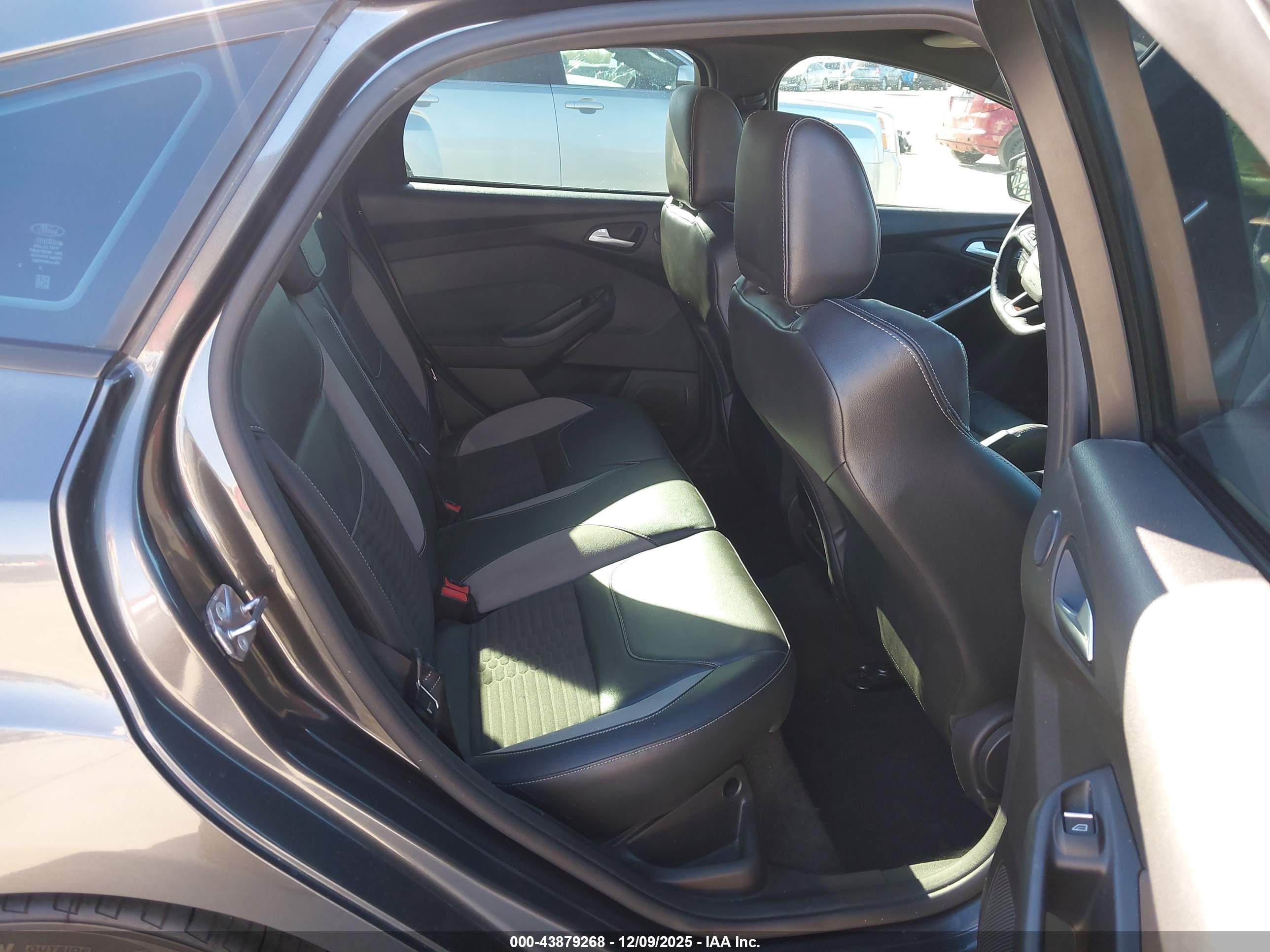 FORD FOCUS image 8