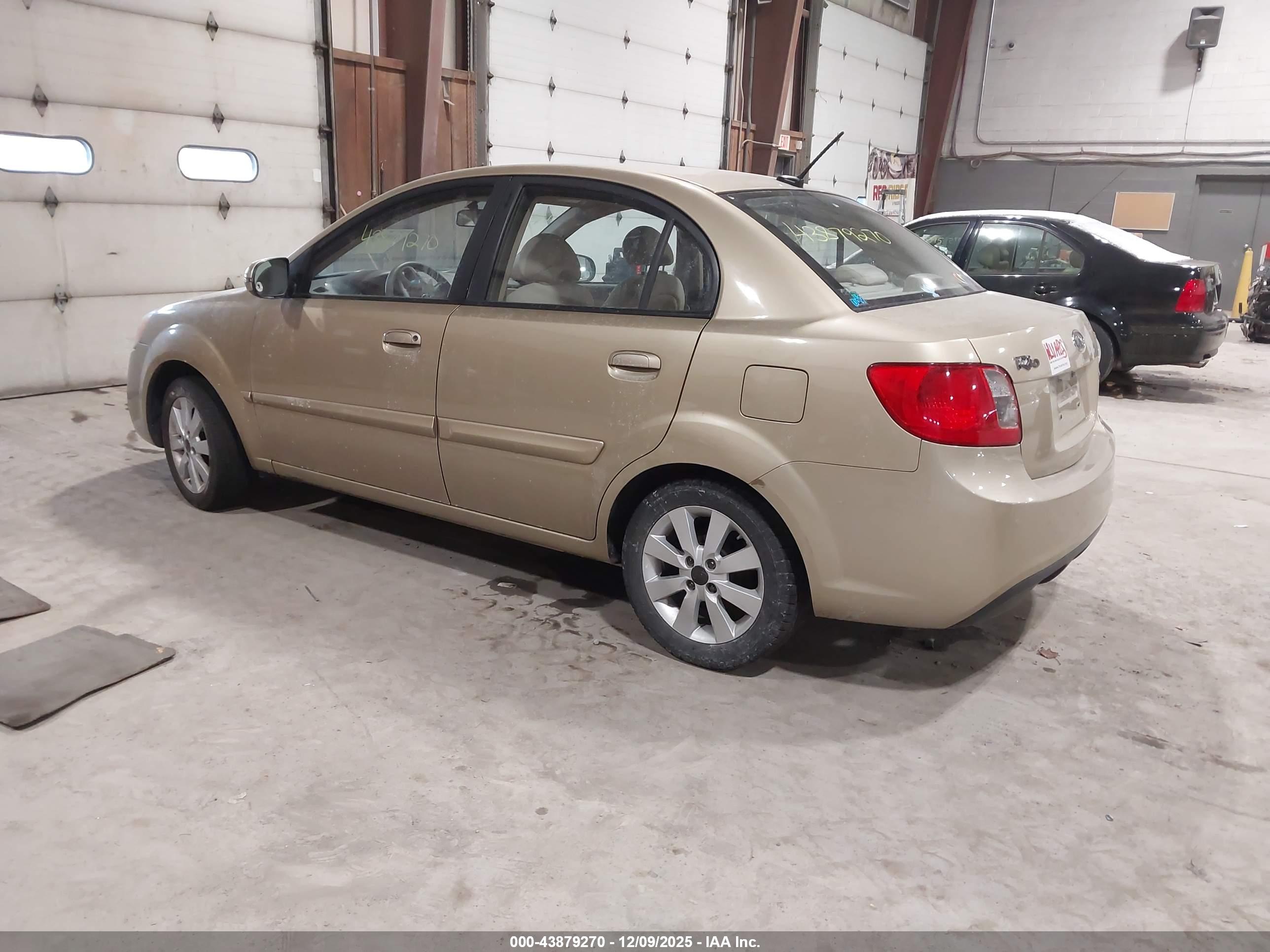 KIA RIO image 3