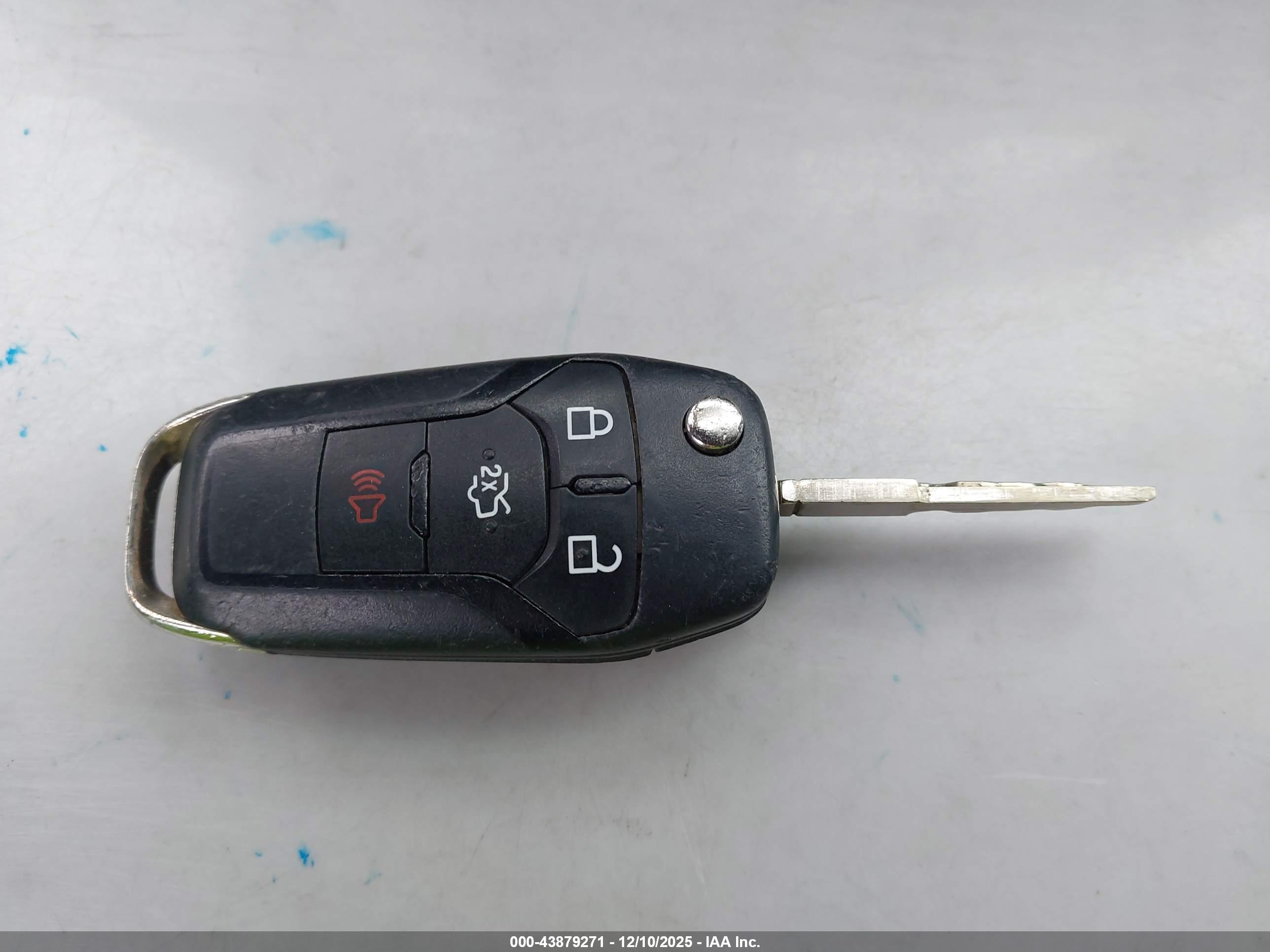 FORD FUSION image 11