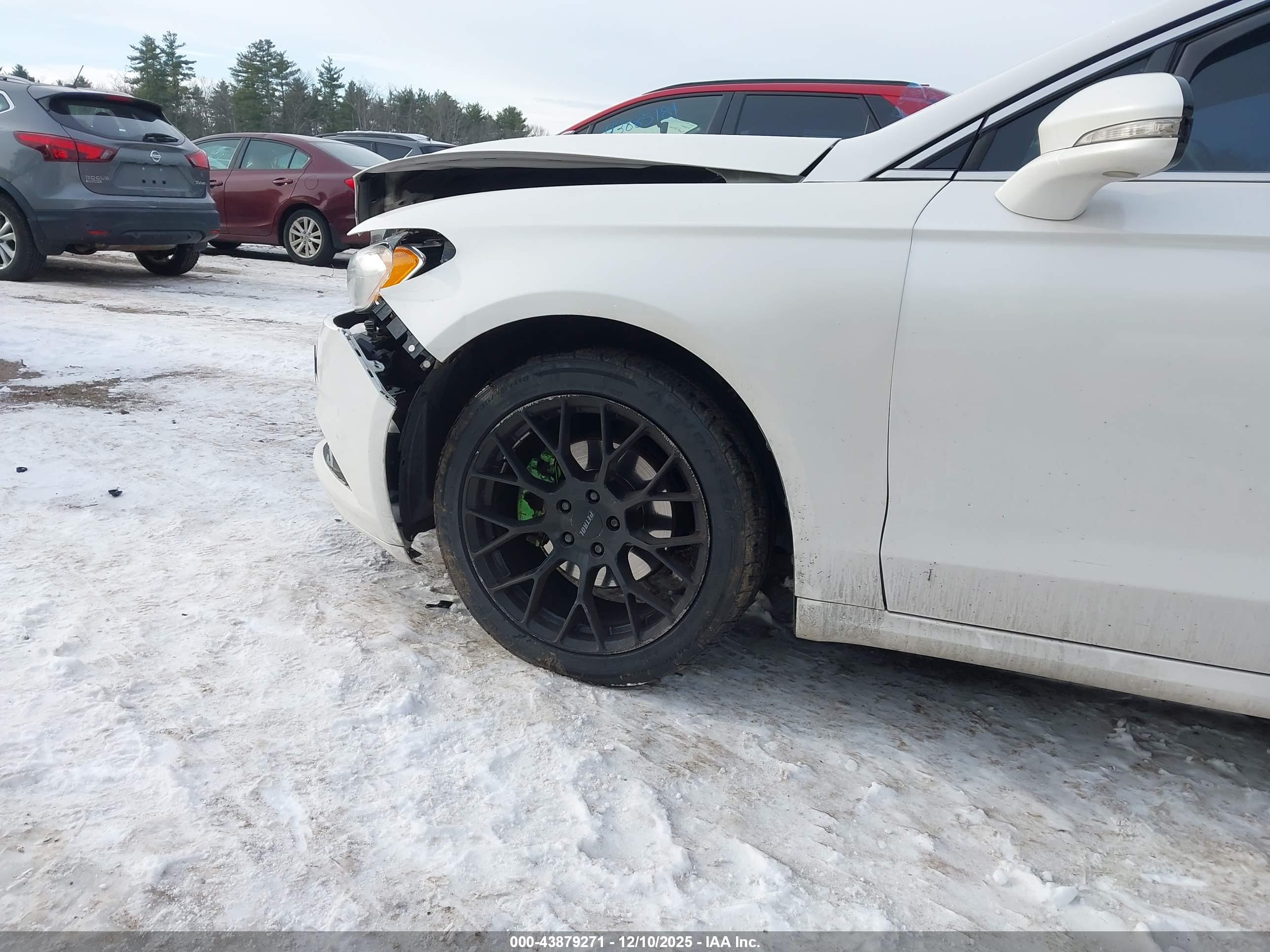 FORD FUSION image 6