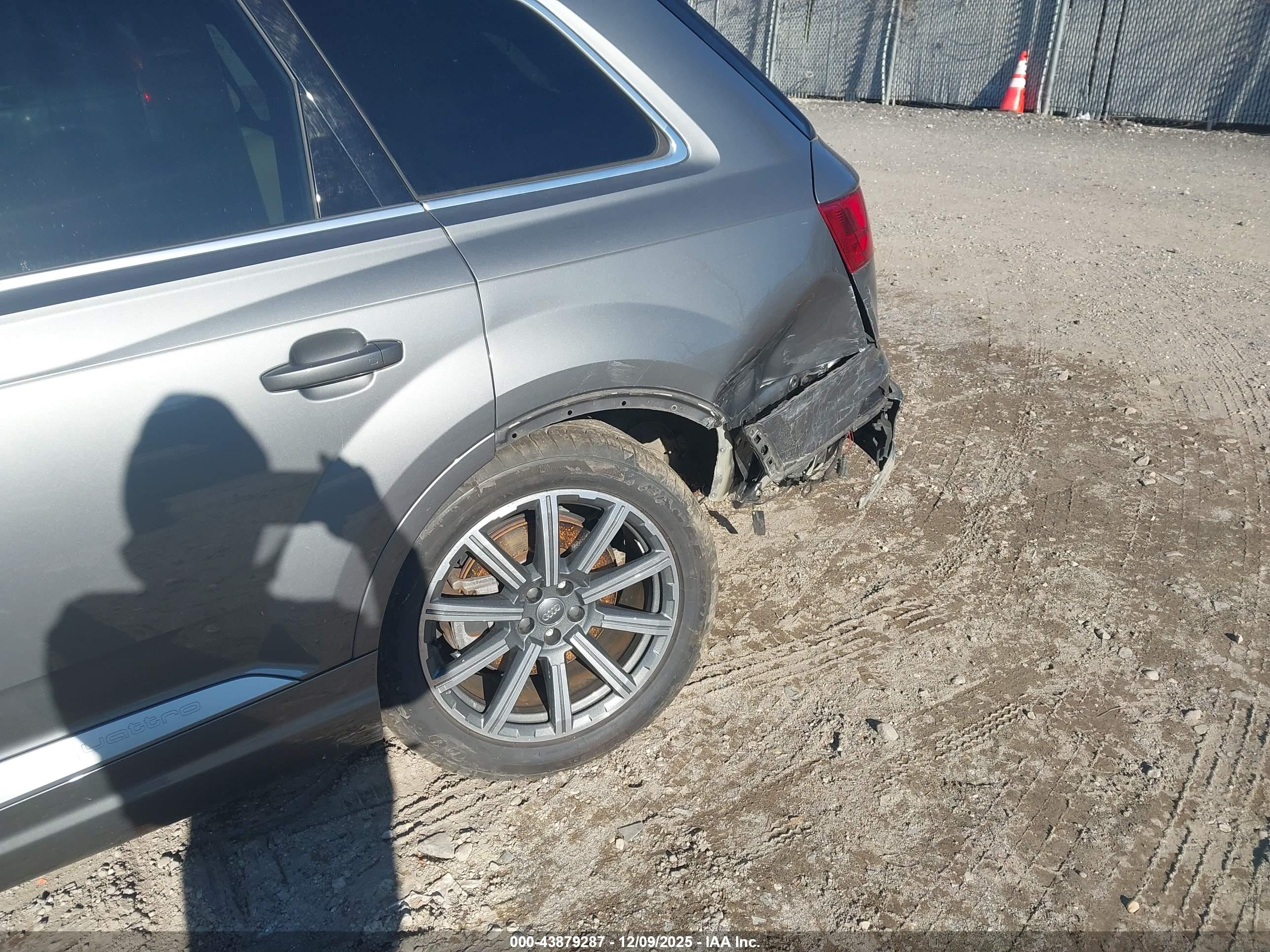 AUDI Q7 image 6