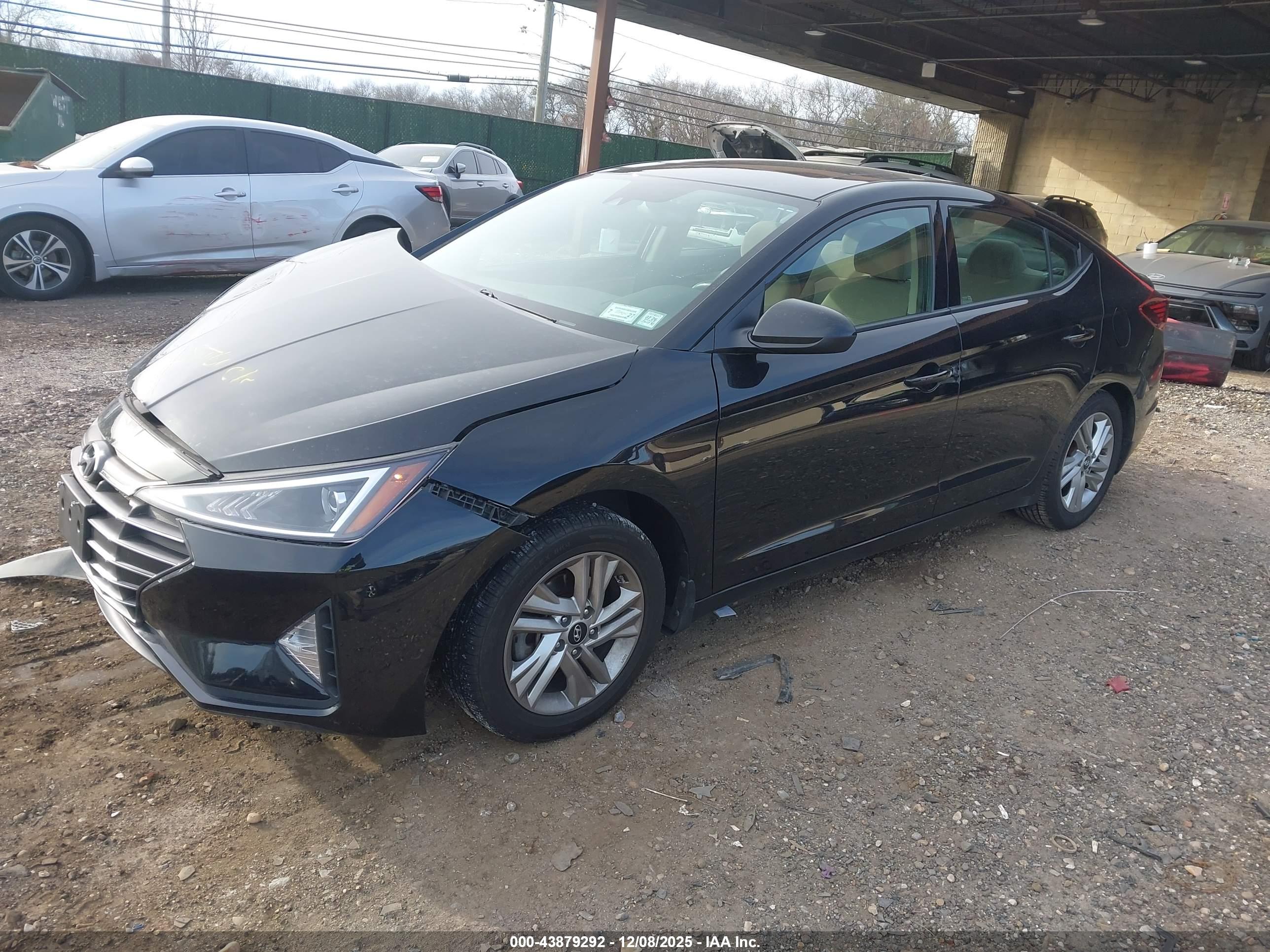 HYUNDAI ELANTRA image 2