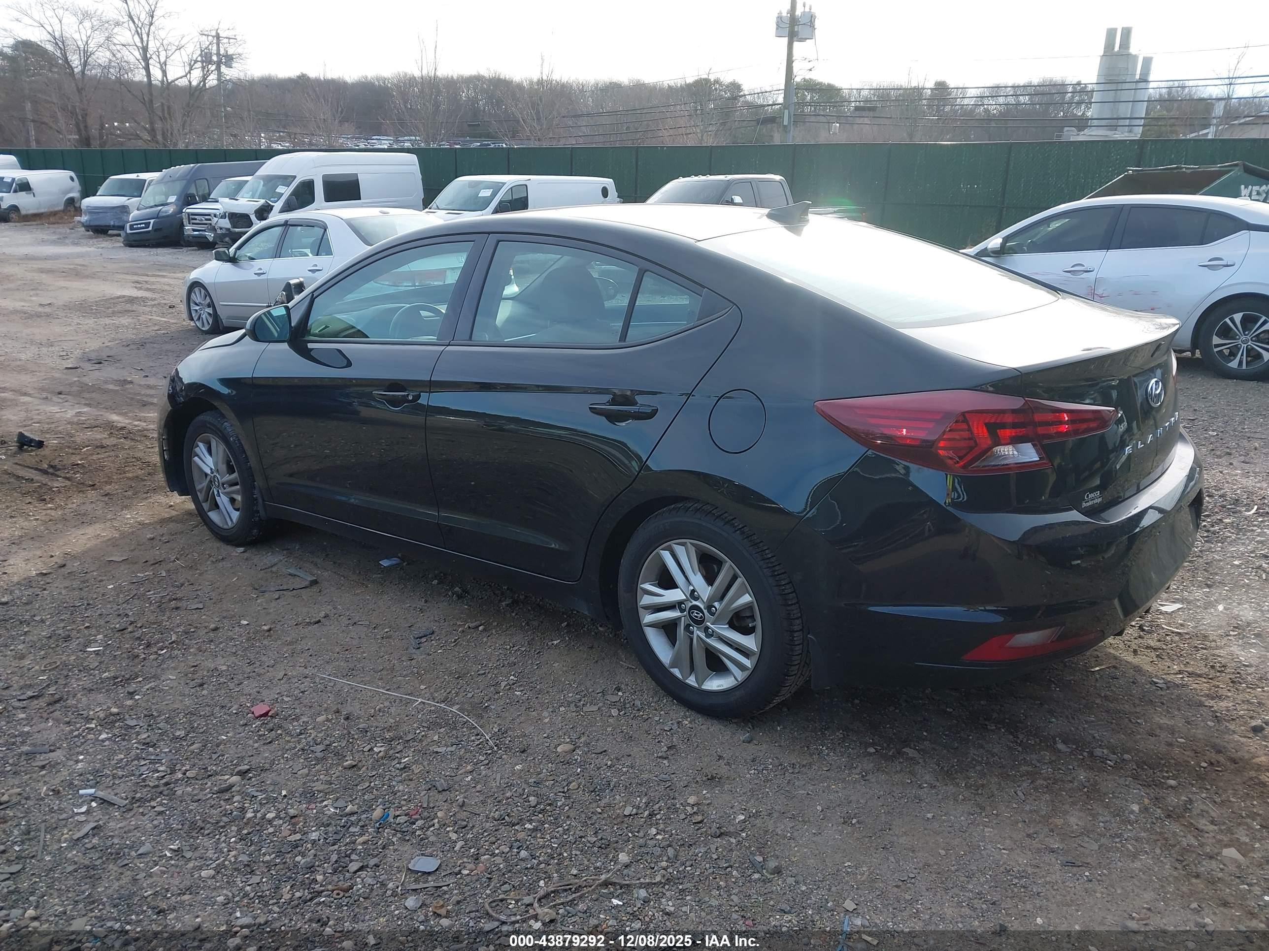 HYUNDAI ELANTRA image 3