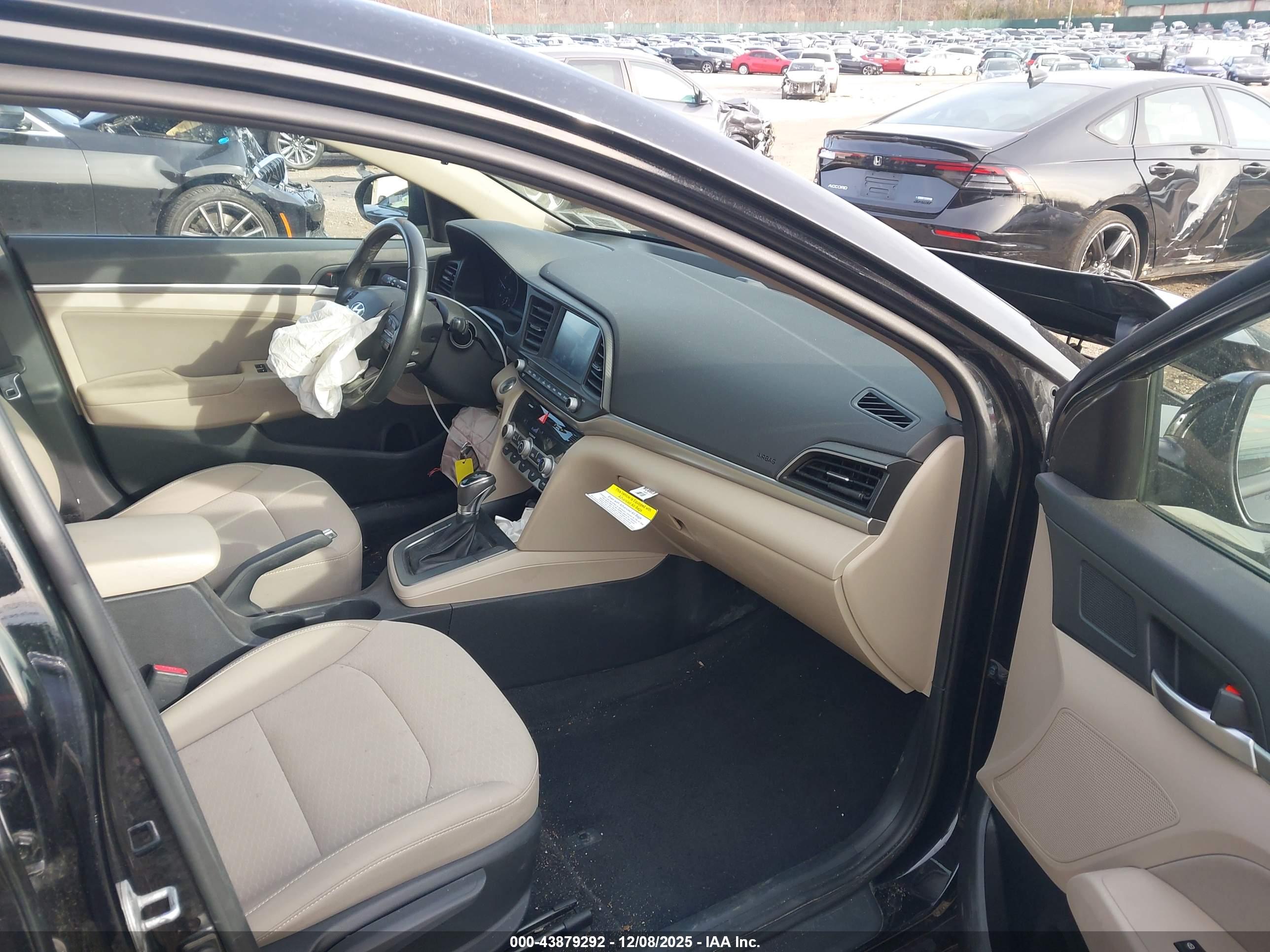 HYUNDAI ELANTRA image 5
