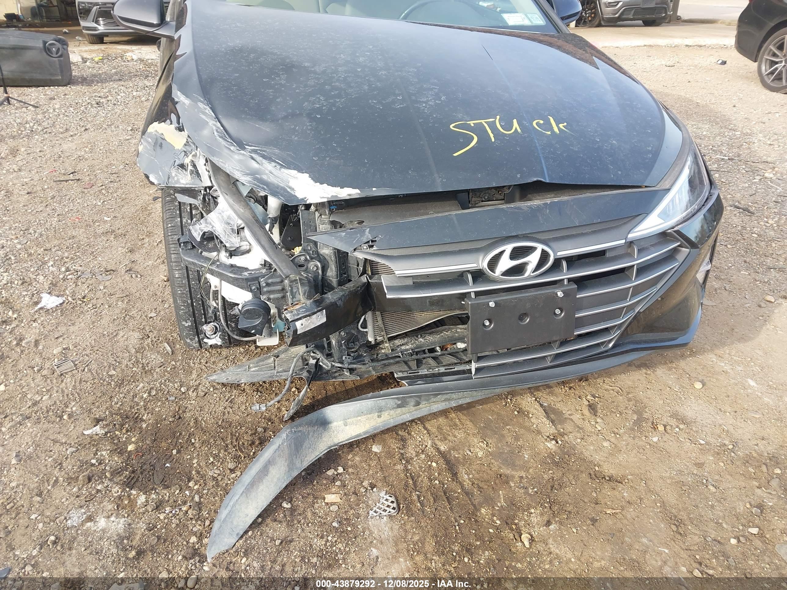 HYUNDAI ELANTRA image 6