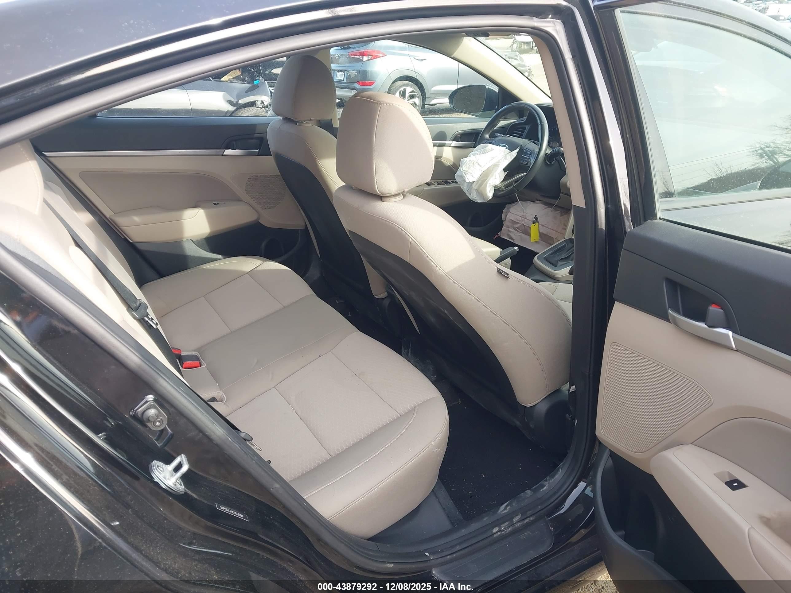 HYUNDAI ELANTRA image 8