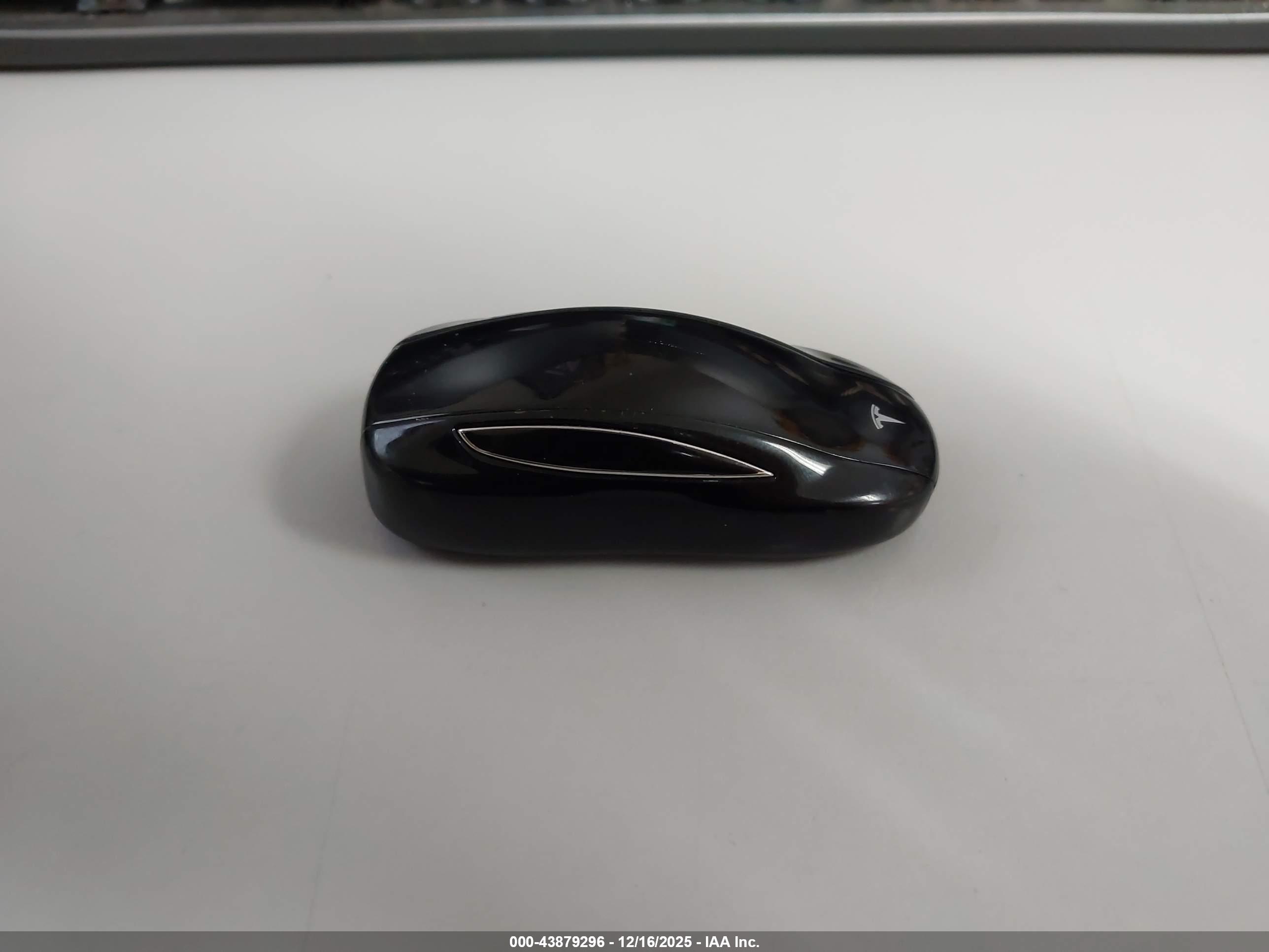 TESLA MODEL image 11