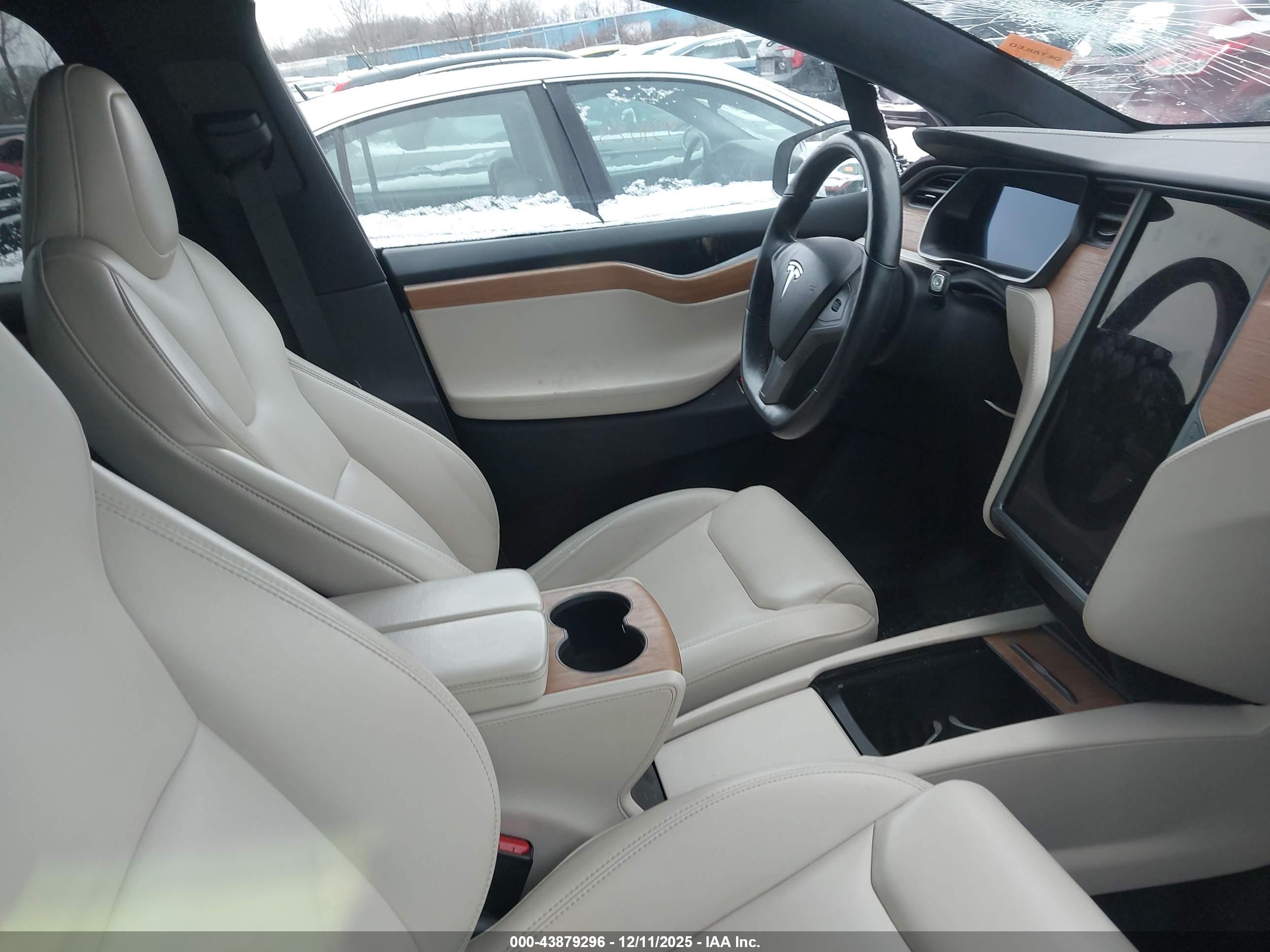 TESLA MODEL image 5