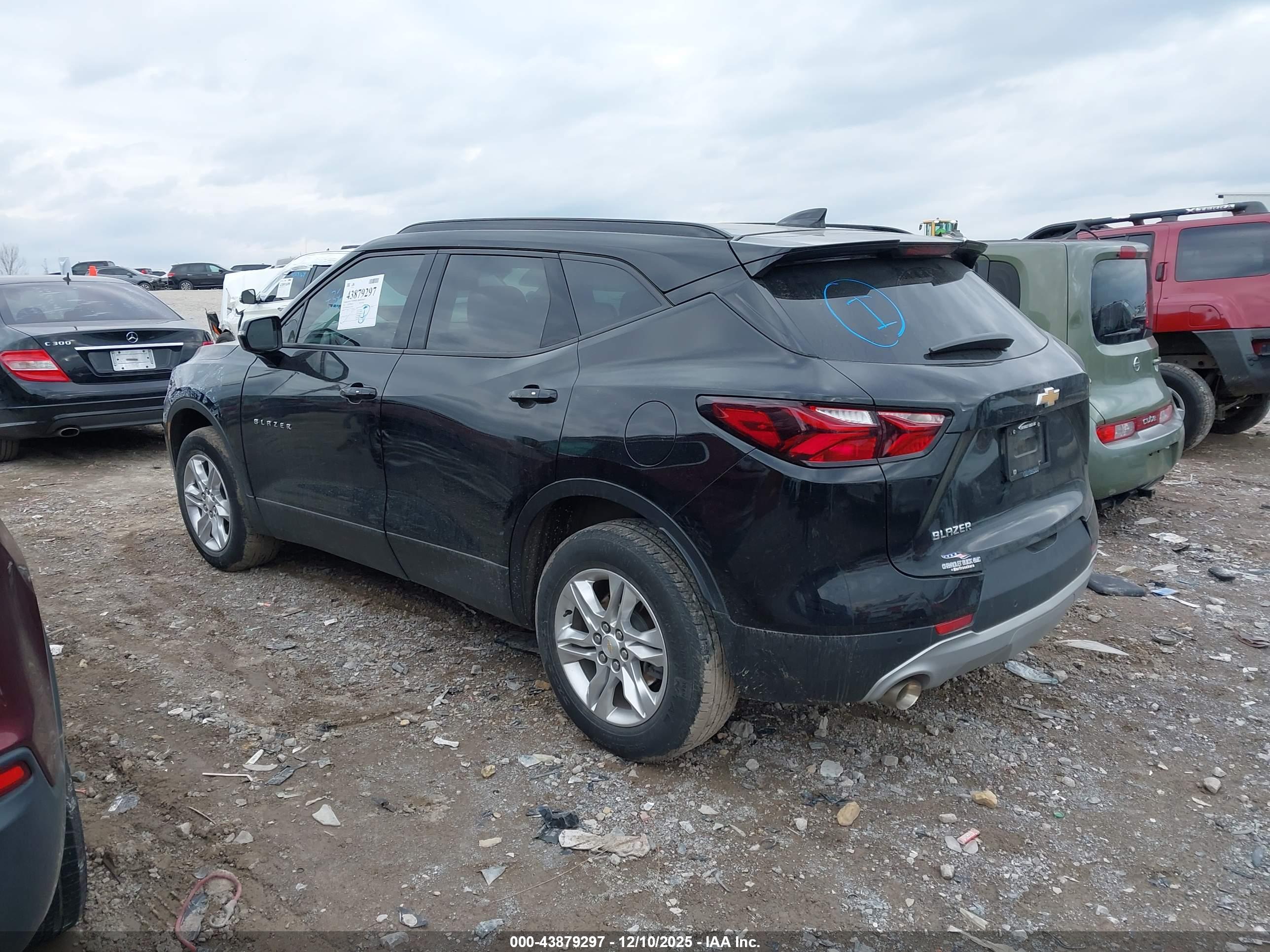 CHEVROLET BLAZER image 3