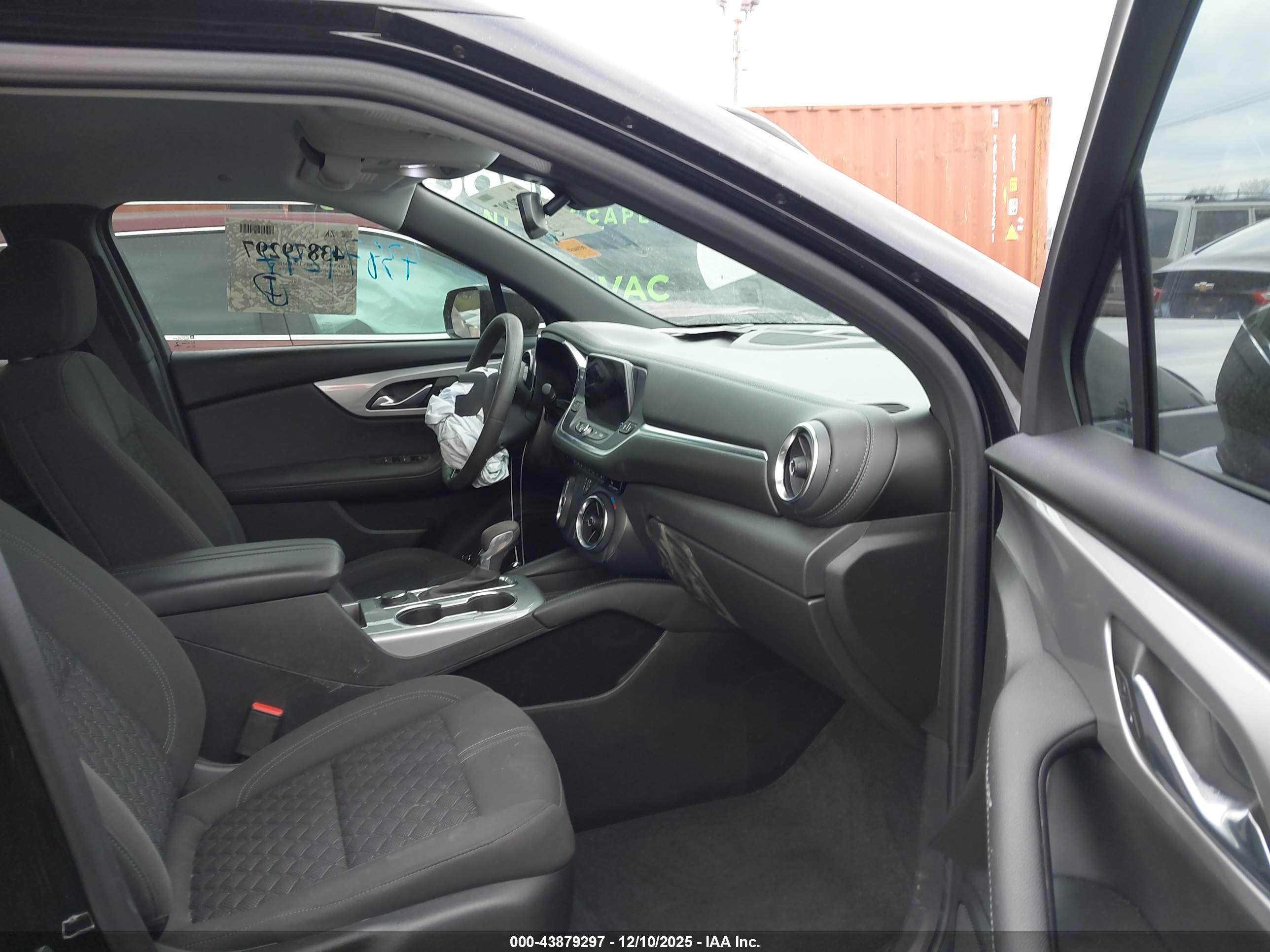 CHEVROLET BLAZER image 5