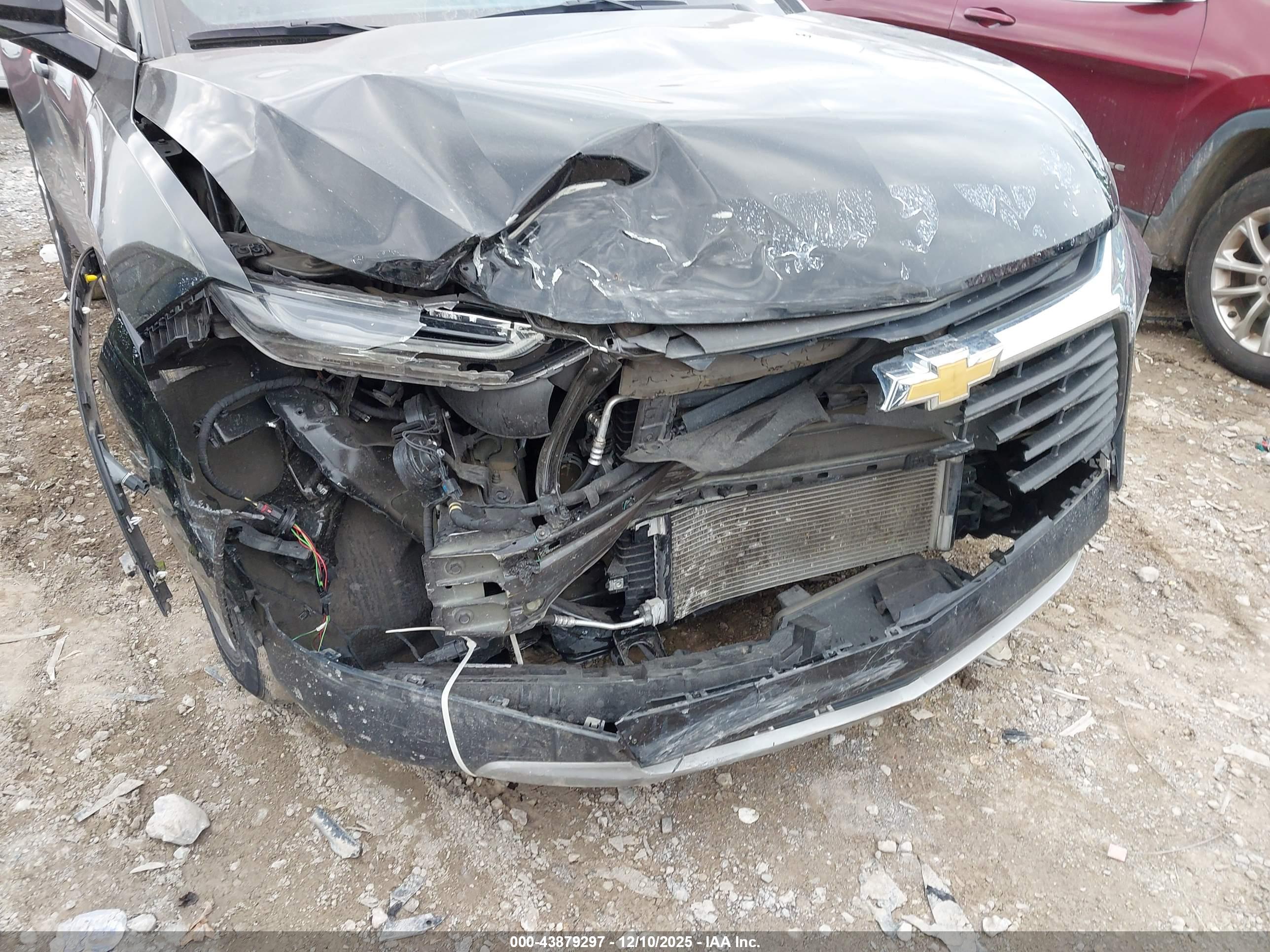 CHEVROLET BLAZER image 6