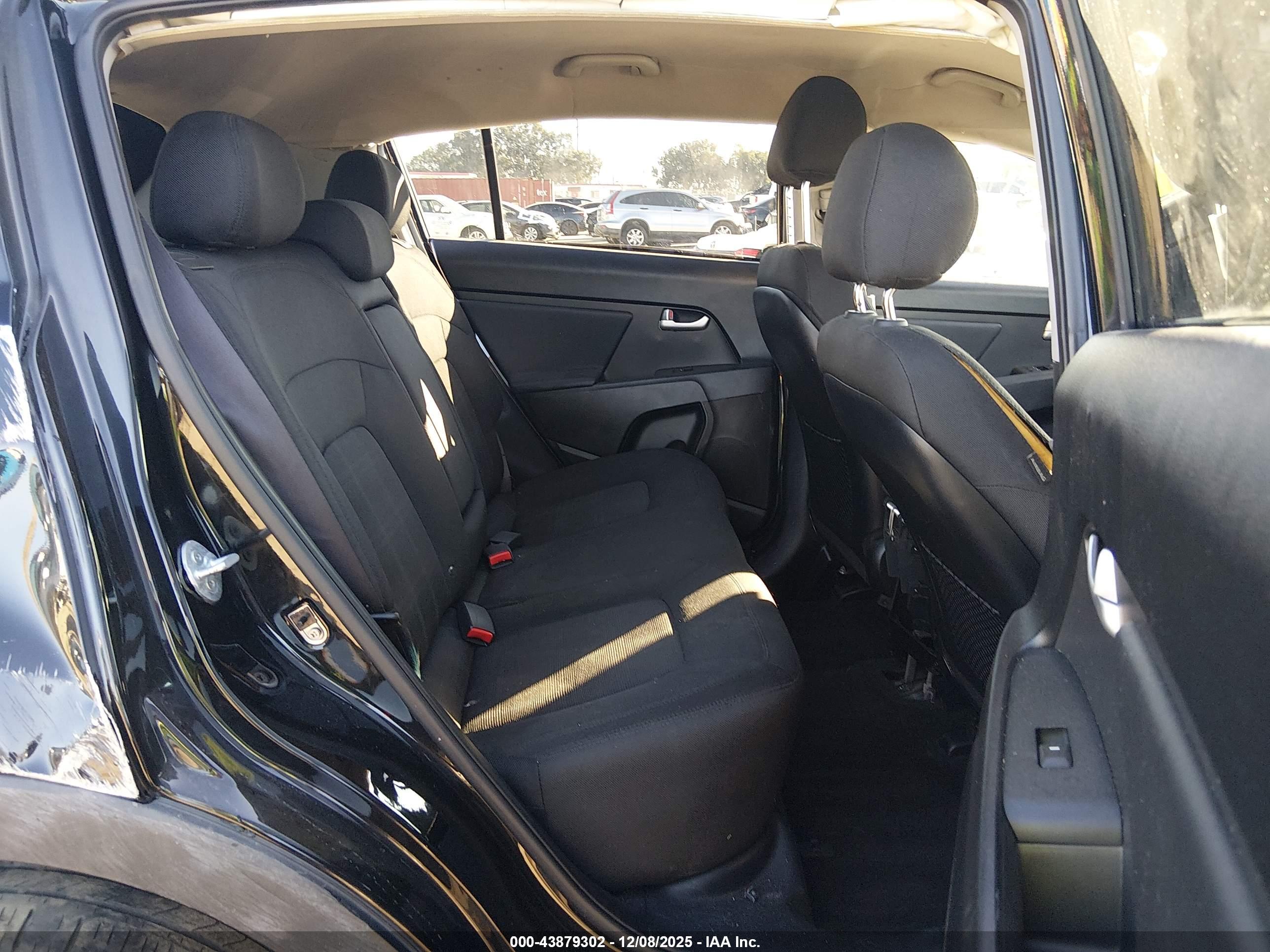 KIA SPORTAGE image 8
