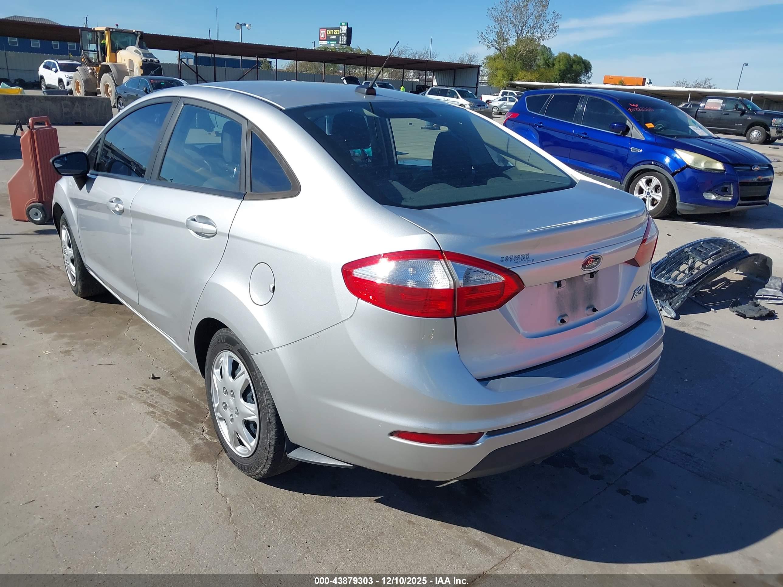 FORD FIESTA image 3