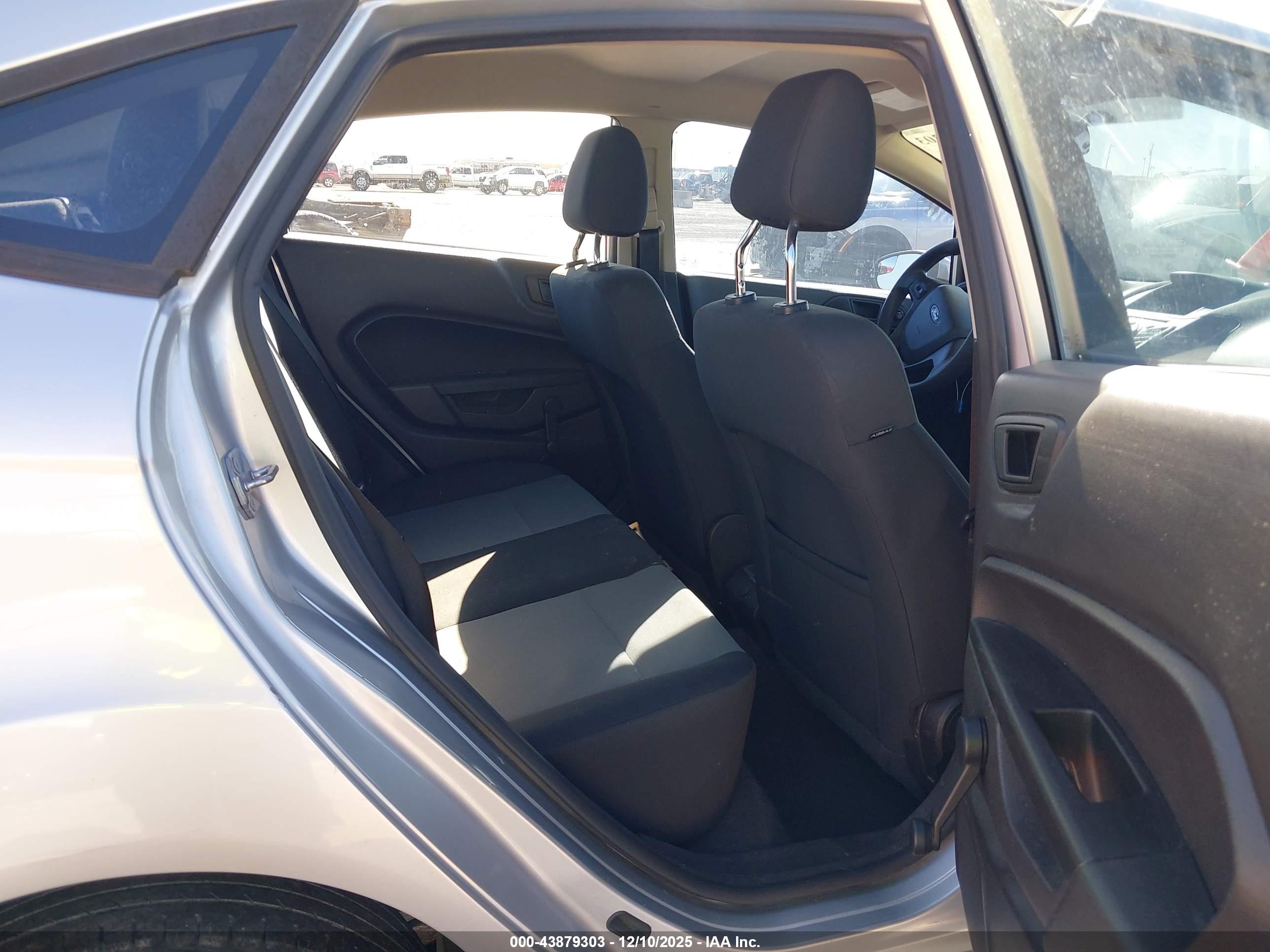 FORD FIESTA image 8