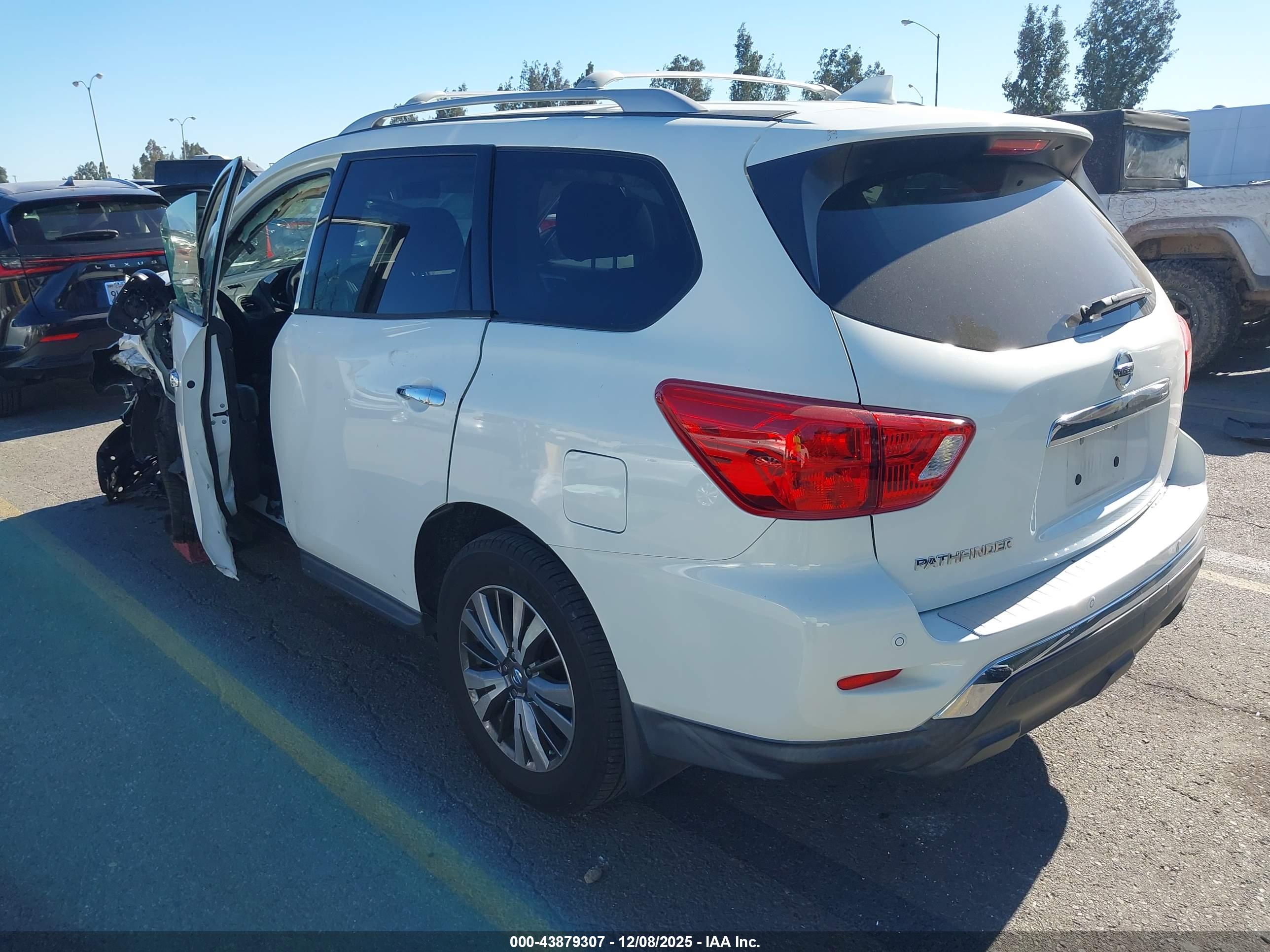 NISSAN PATHFINDER image 3