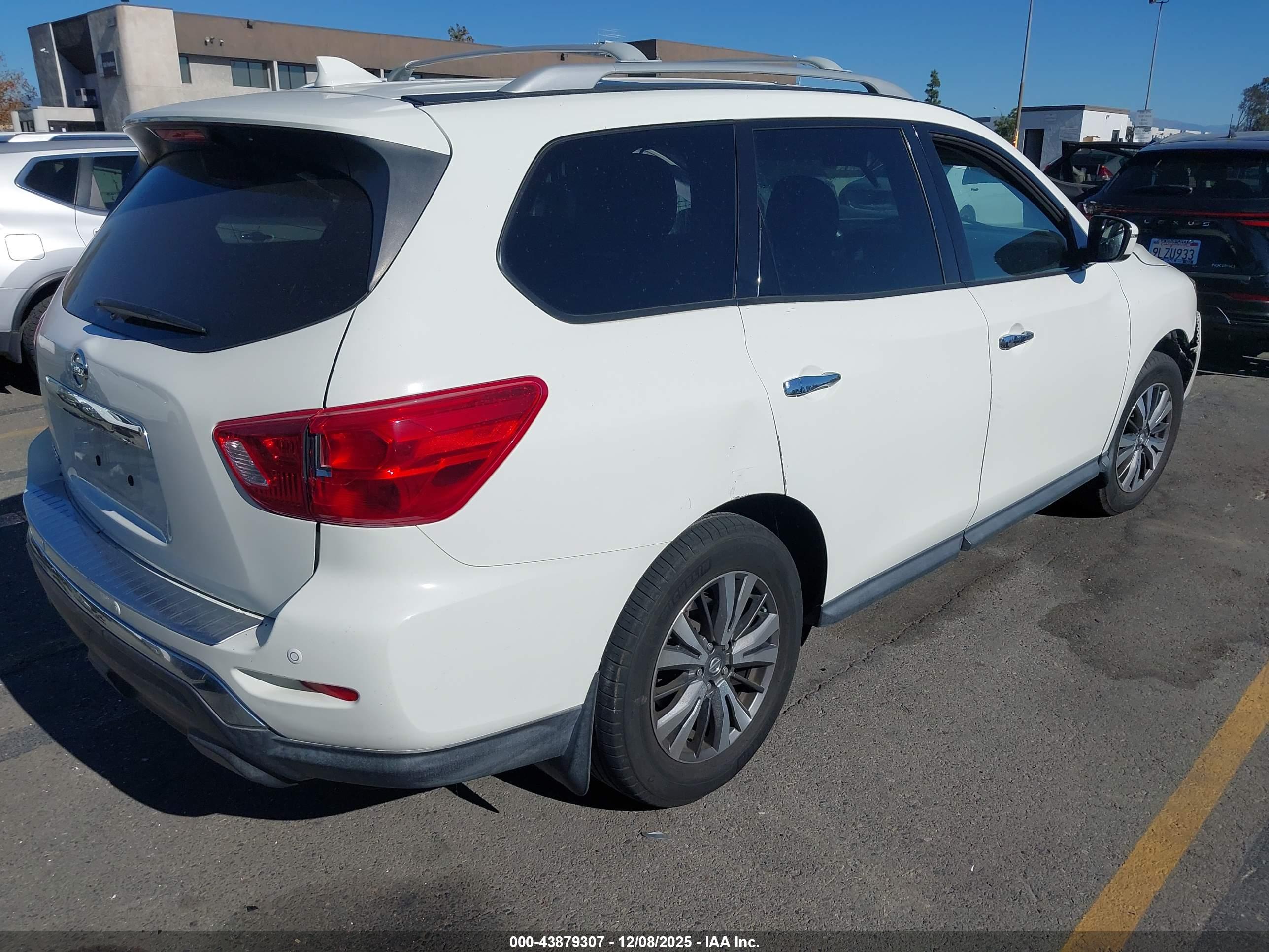 NISSAN PATHFINDER image 4
