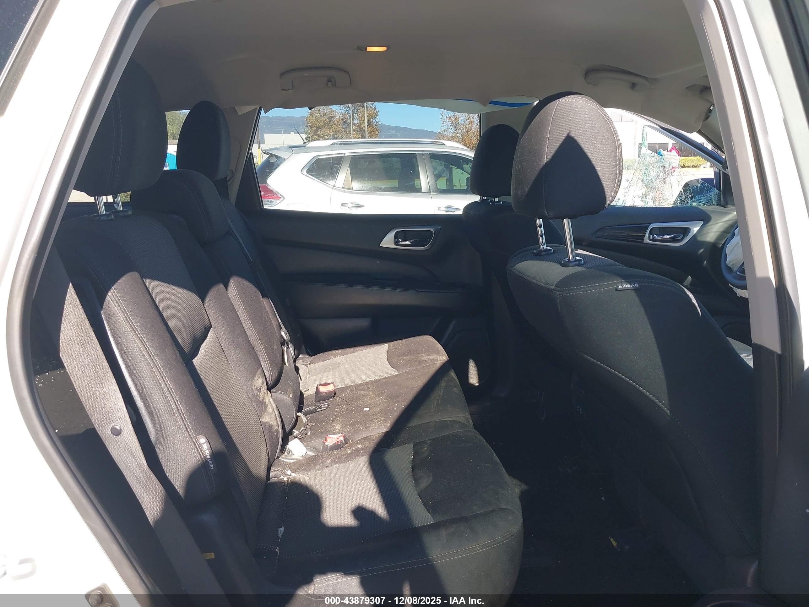NISSAN PATHFINDER image 8