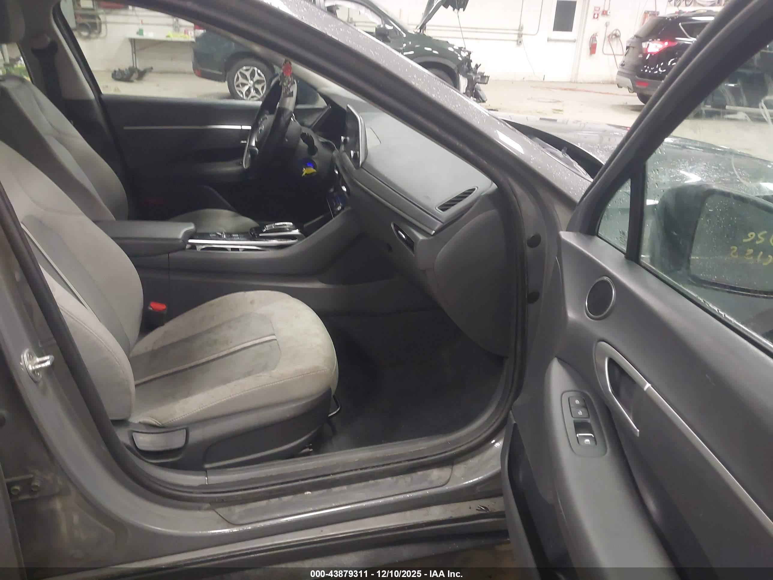 HYUNDAI SONATA image 5