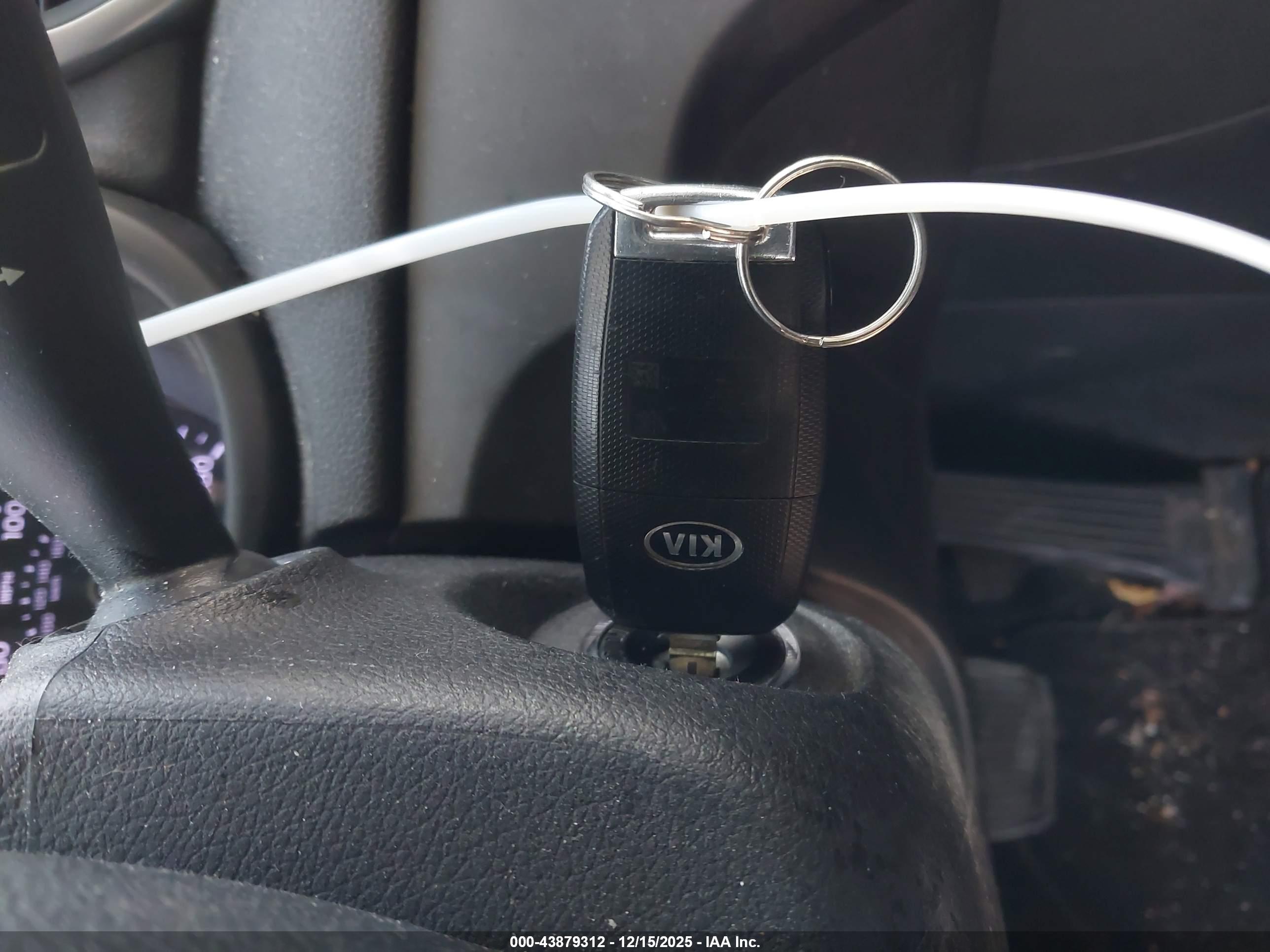 KIA SPORTAGE image 11