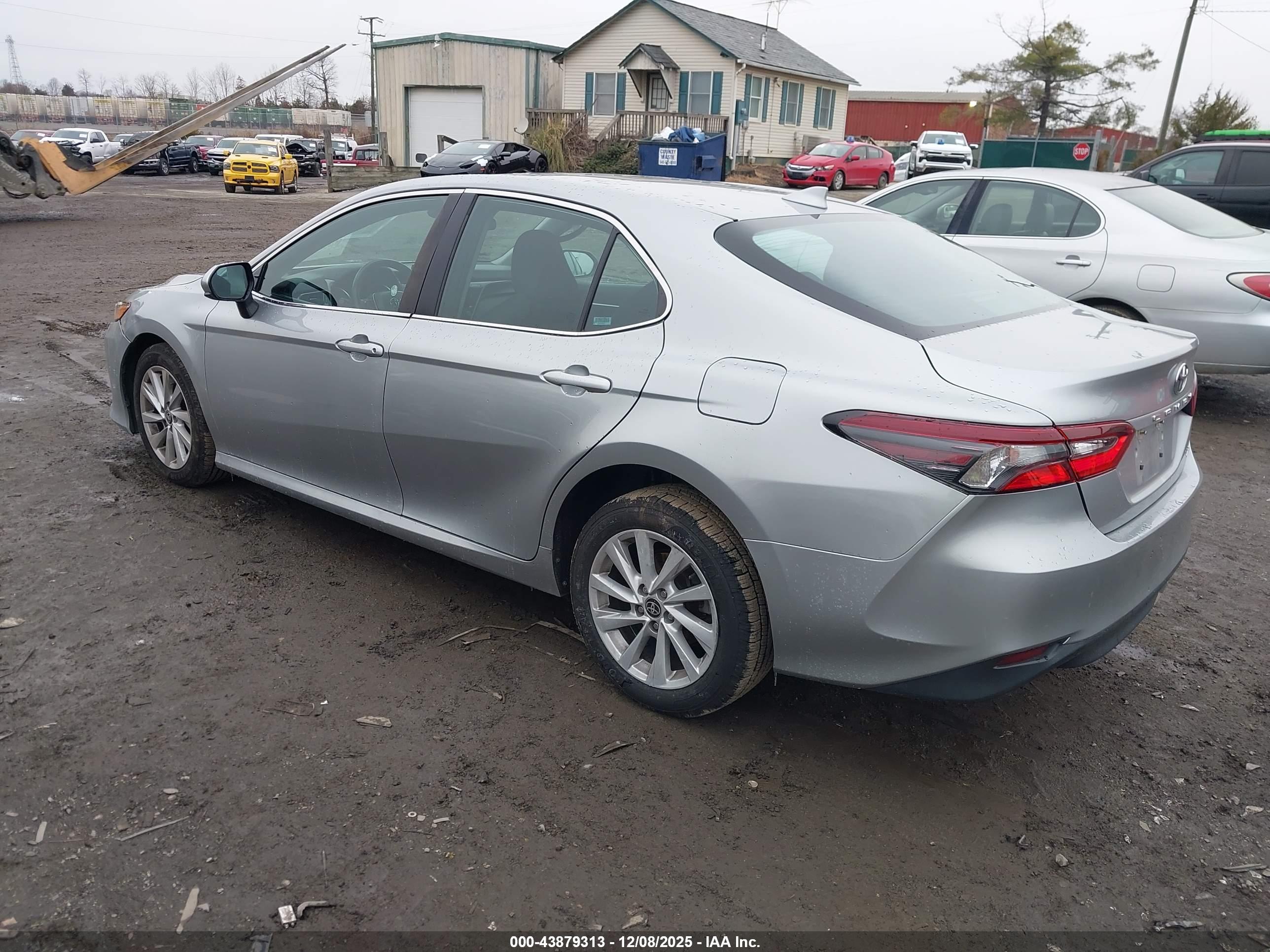 TOYOTA CAMRY image 3