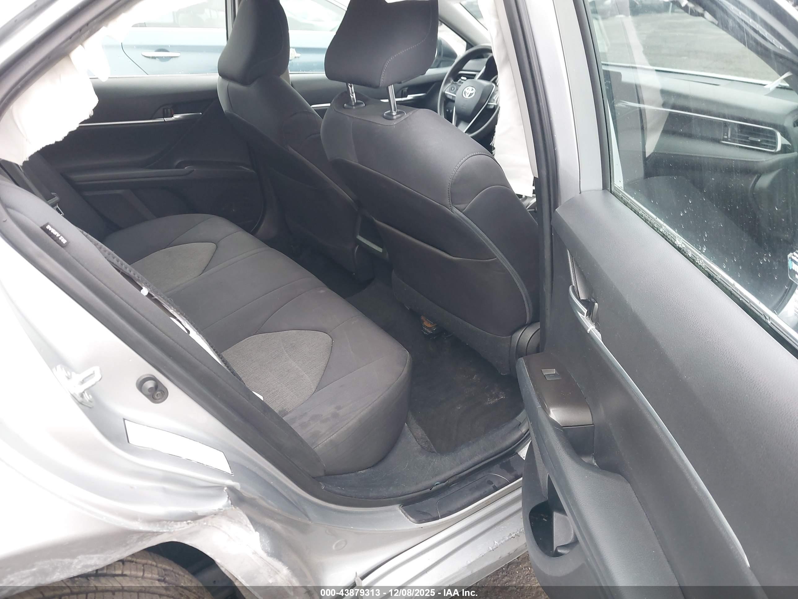 TOYOTA CAMRY image 8